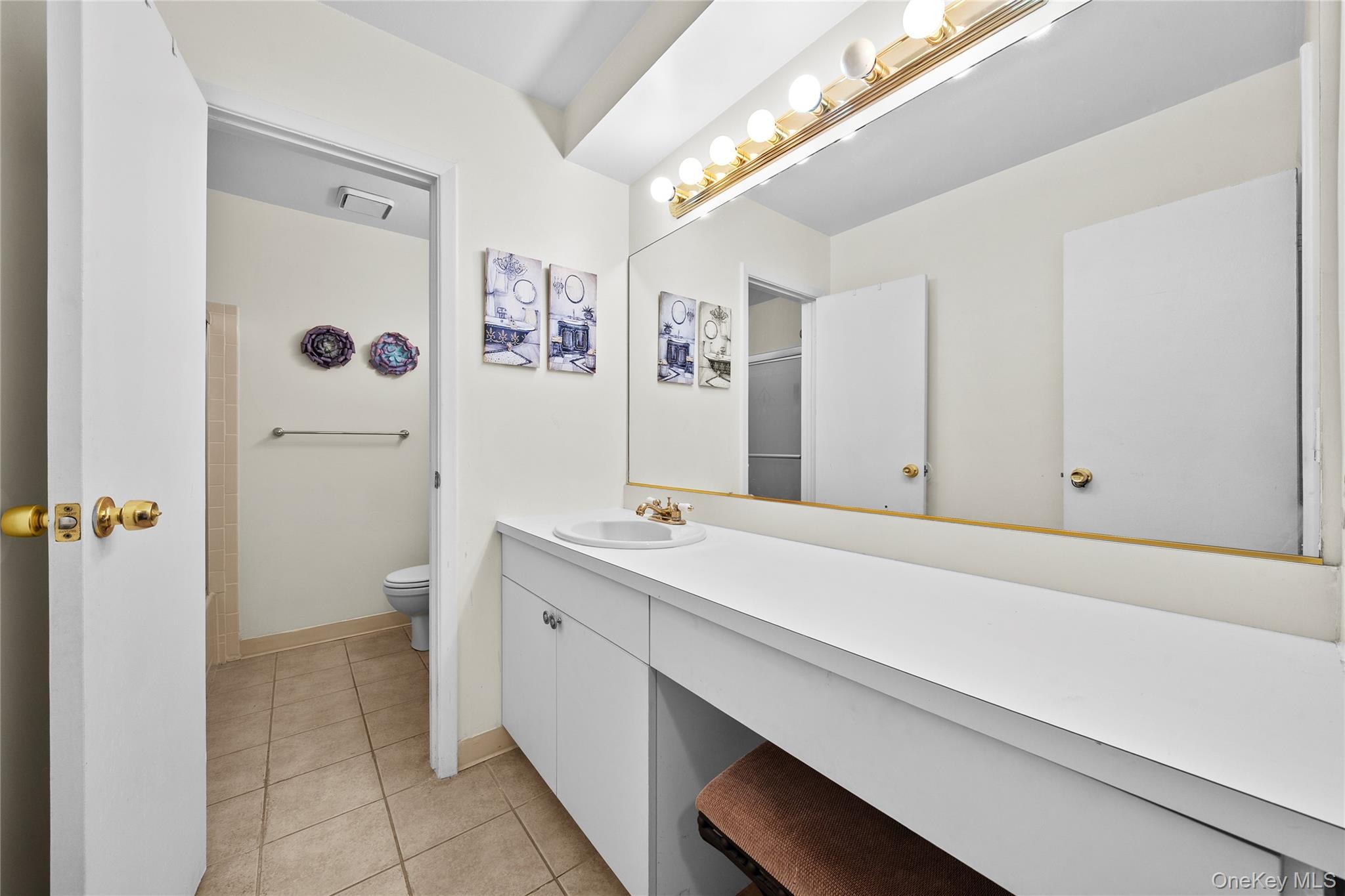 10 Point Circle S # 10, Coram, NY 11727