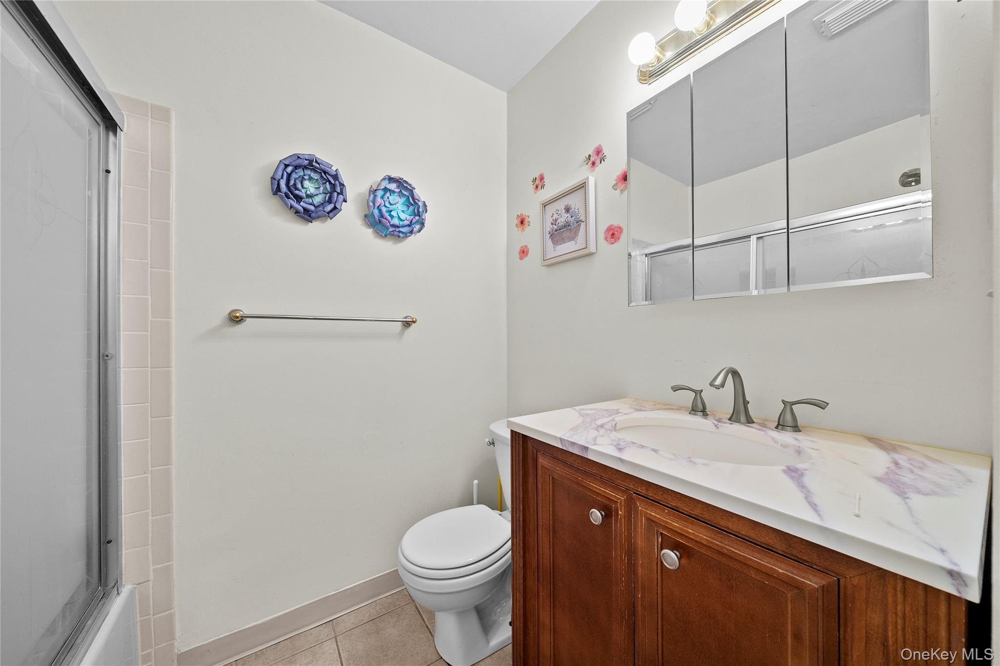 10 Point Circle S # 10, Coram, NY 11727