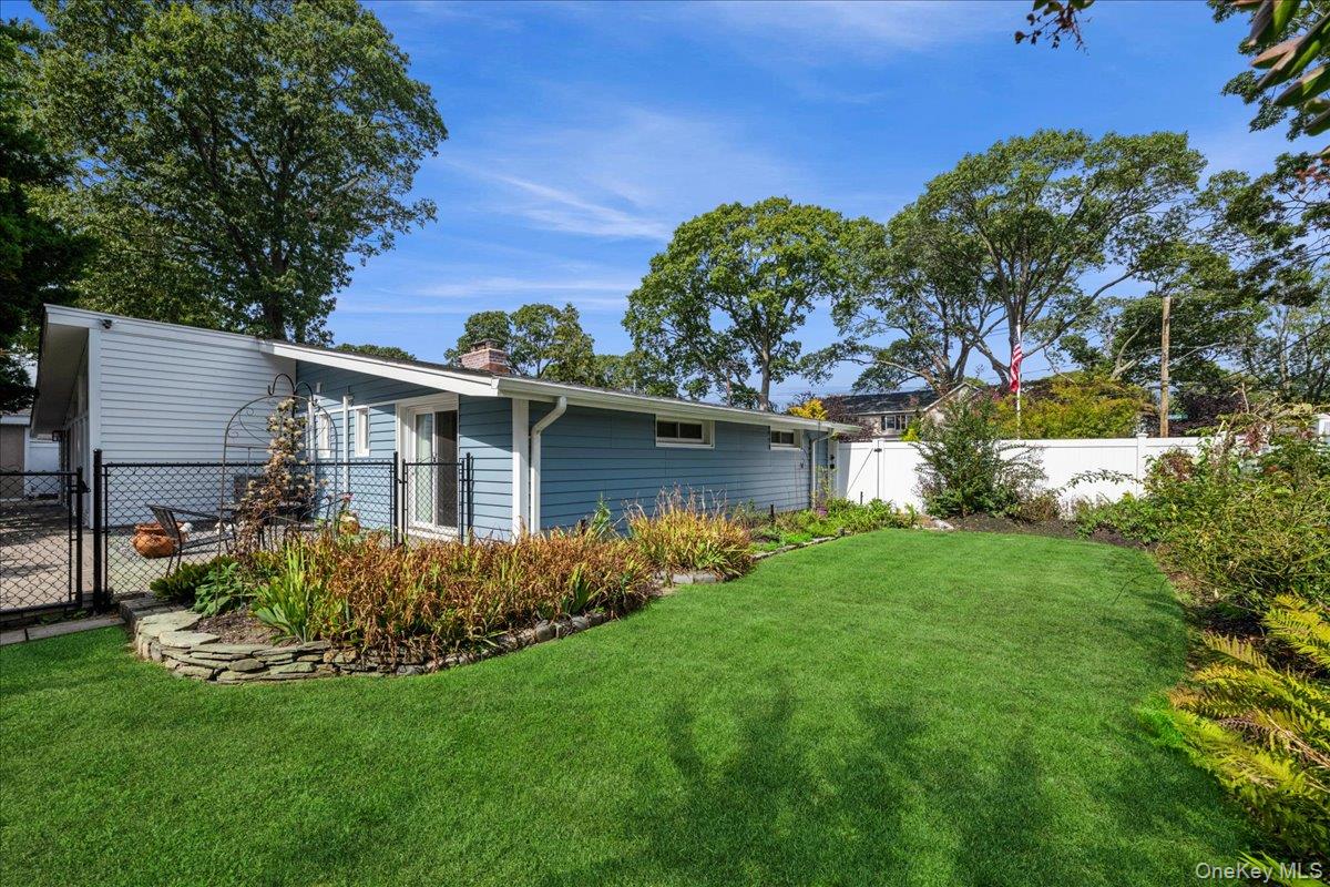 92 Suffolk Road, Massapequa, NY 11758