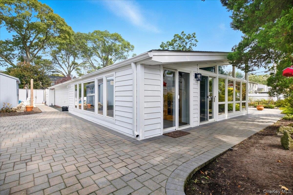 92 Suffolk Road, Massapequa, NY 11758