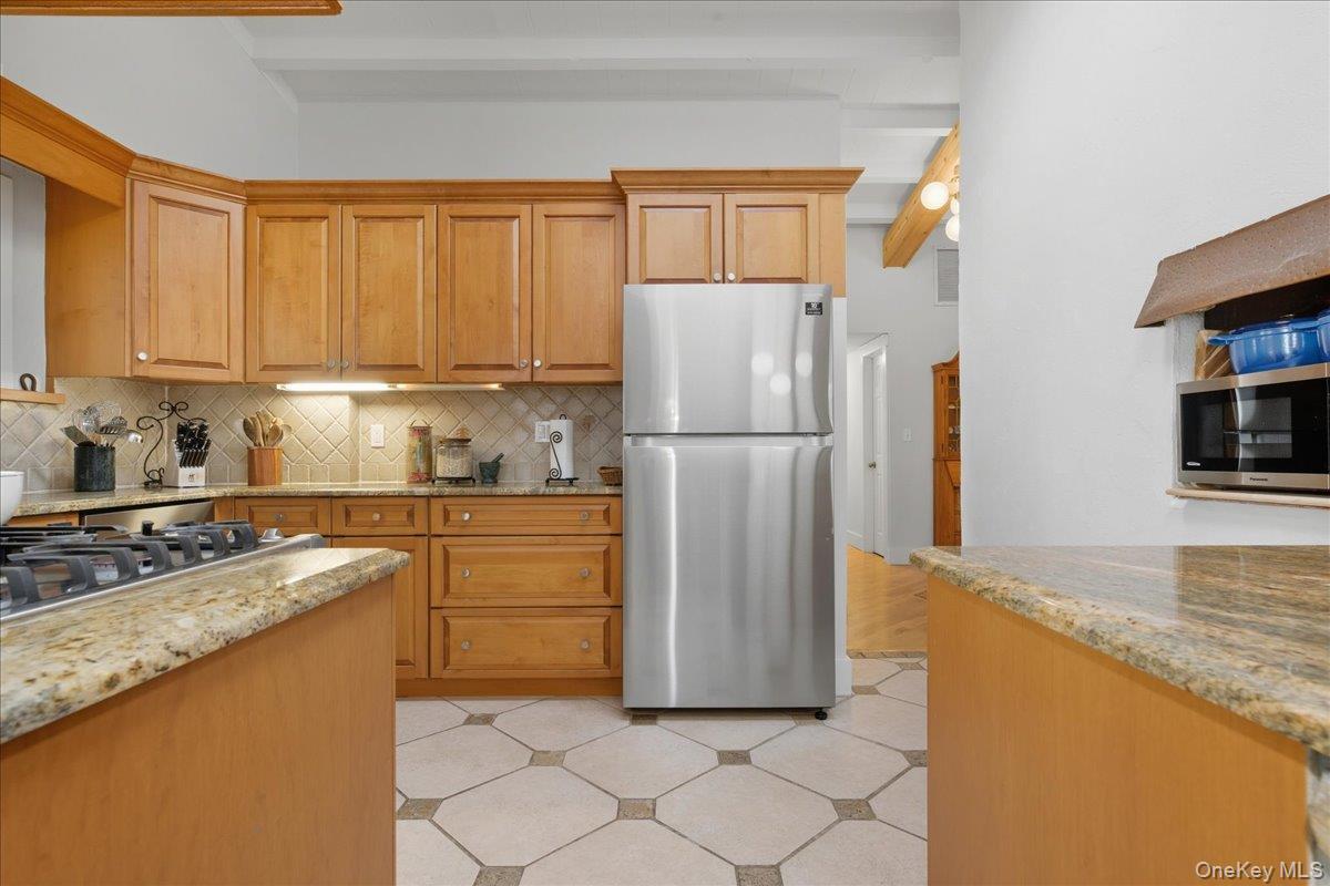 92 Suffolk Road, Massapequa, NY 11758