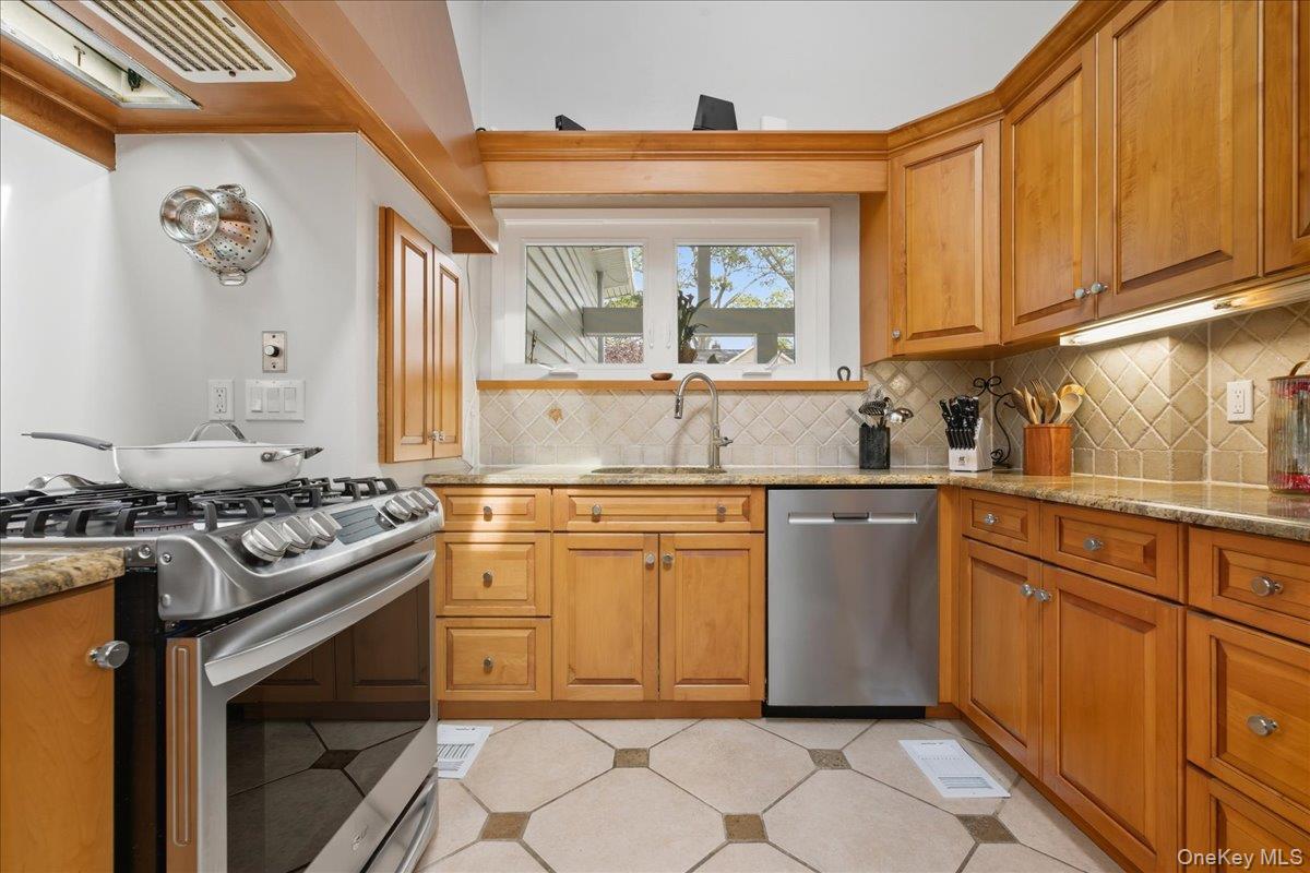 92 Suffolk Road, Massapequa, NY 11758