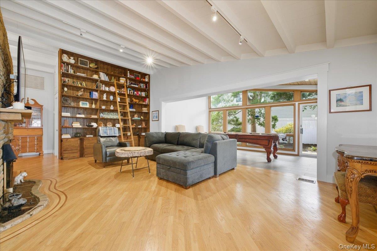 92 Suffolk Road, Massapequa, NY 11758