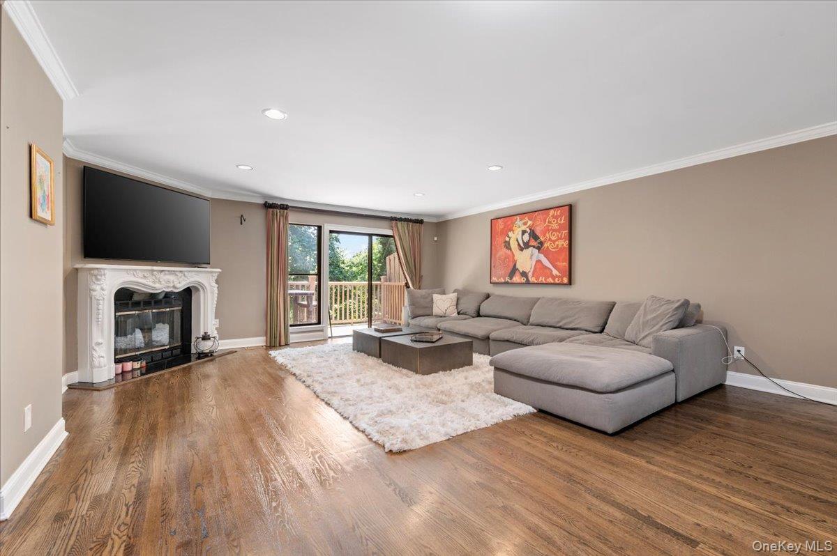 32 The Glen # 32, Glen Head, NY 11545