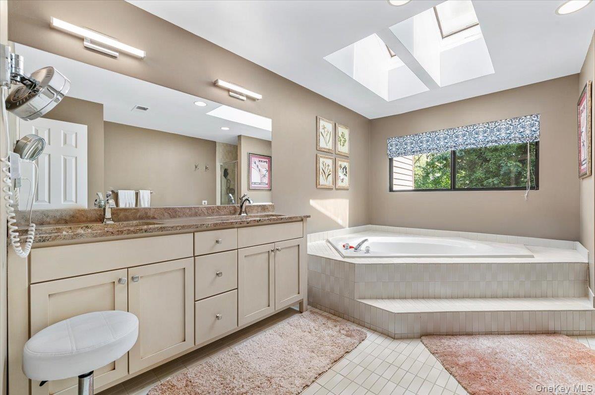 32 The Glen # 32, Glen Head, NY 11545