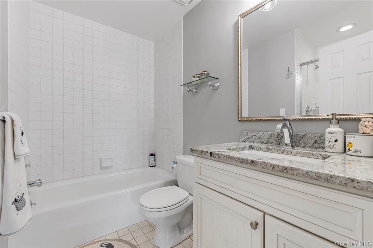 32 The Glen # 32, Glen Head, NY 11545