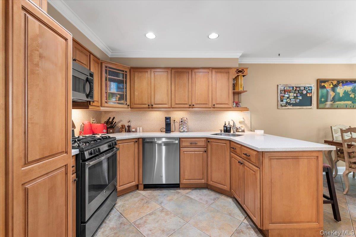 32 The Glen # 32, Glen Head, NY 11545