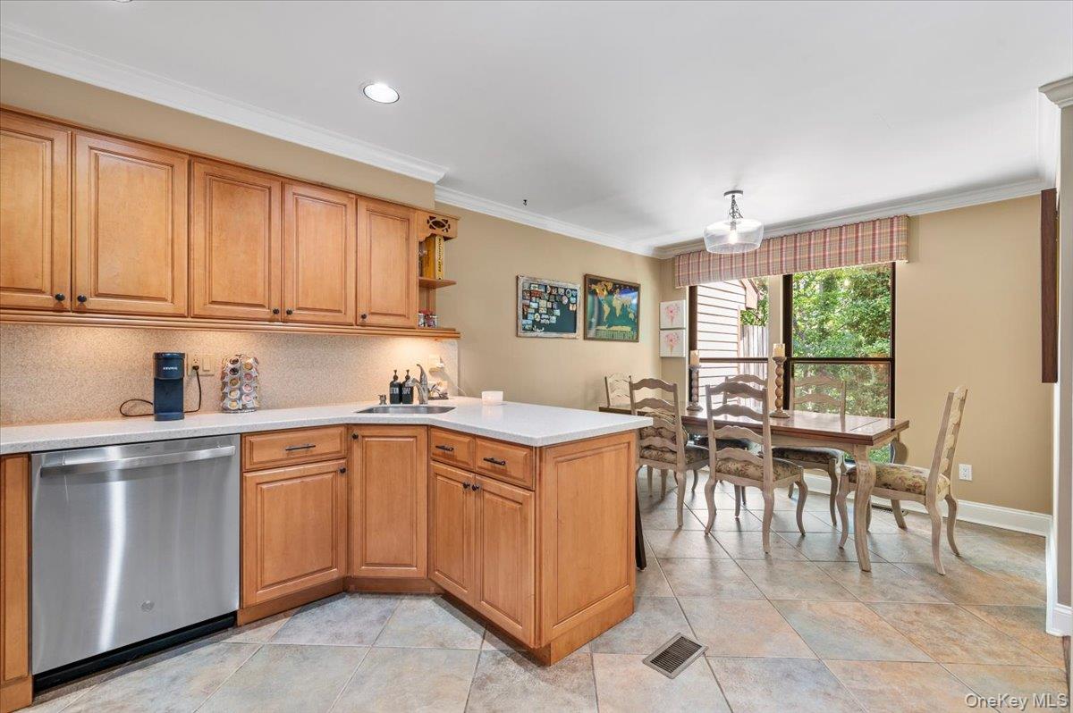 32 The Glen # 32, Glen Head, NY 11545