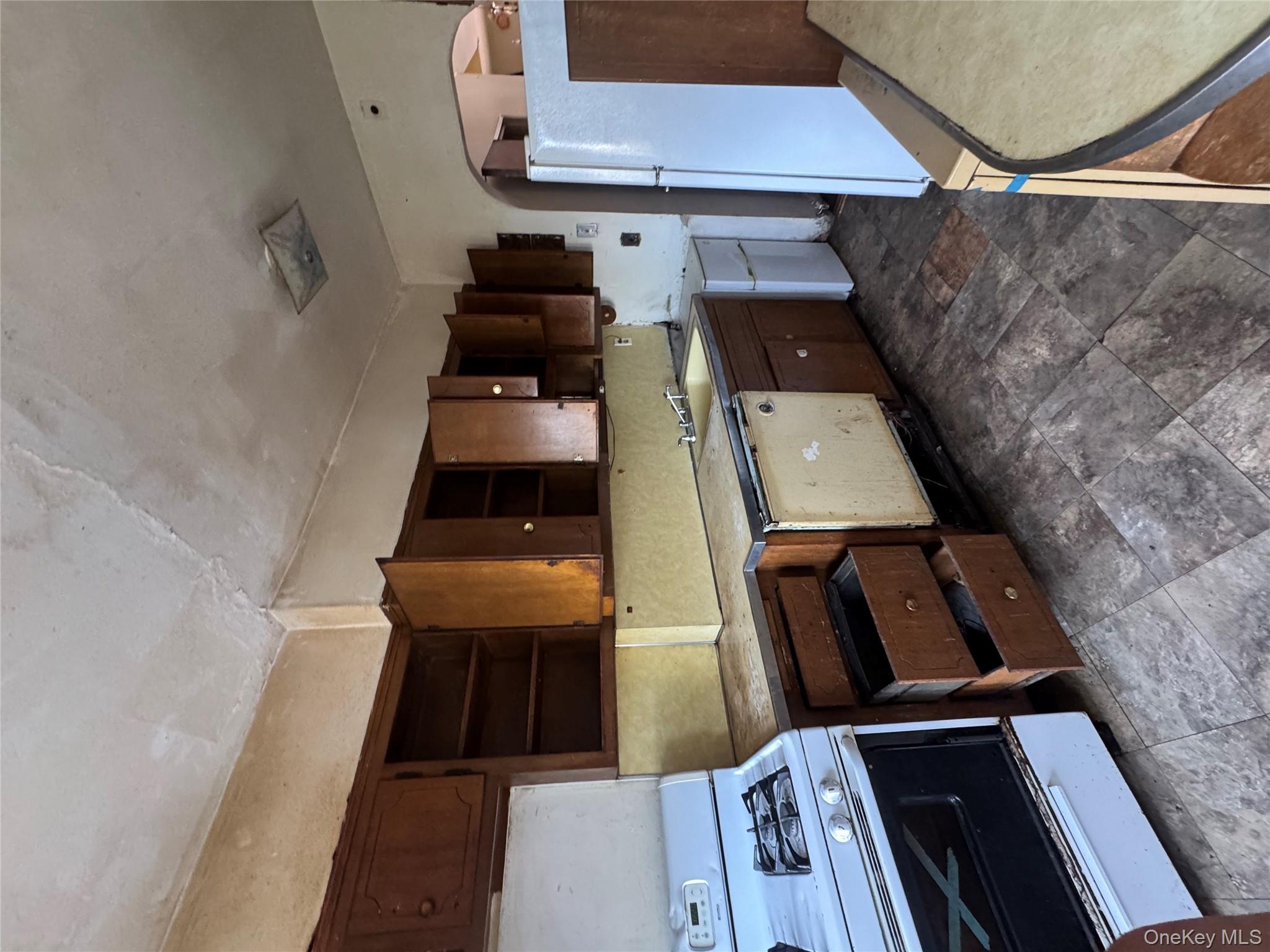 3304 Corsa Ave, Bronx, NY 10469