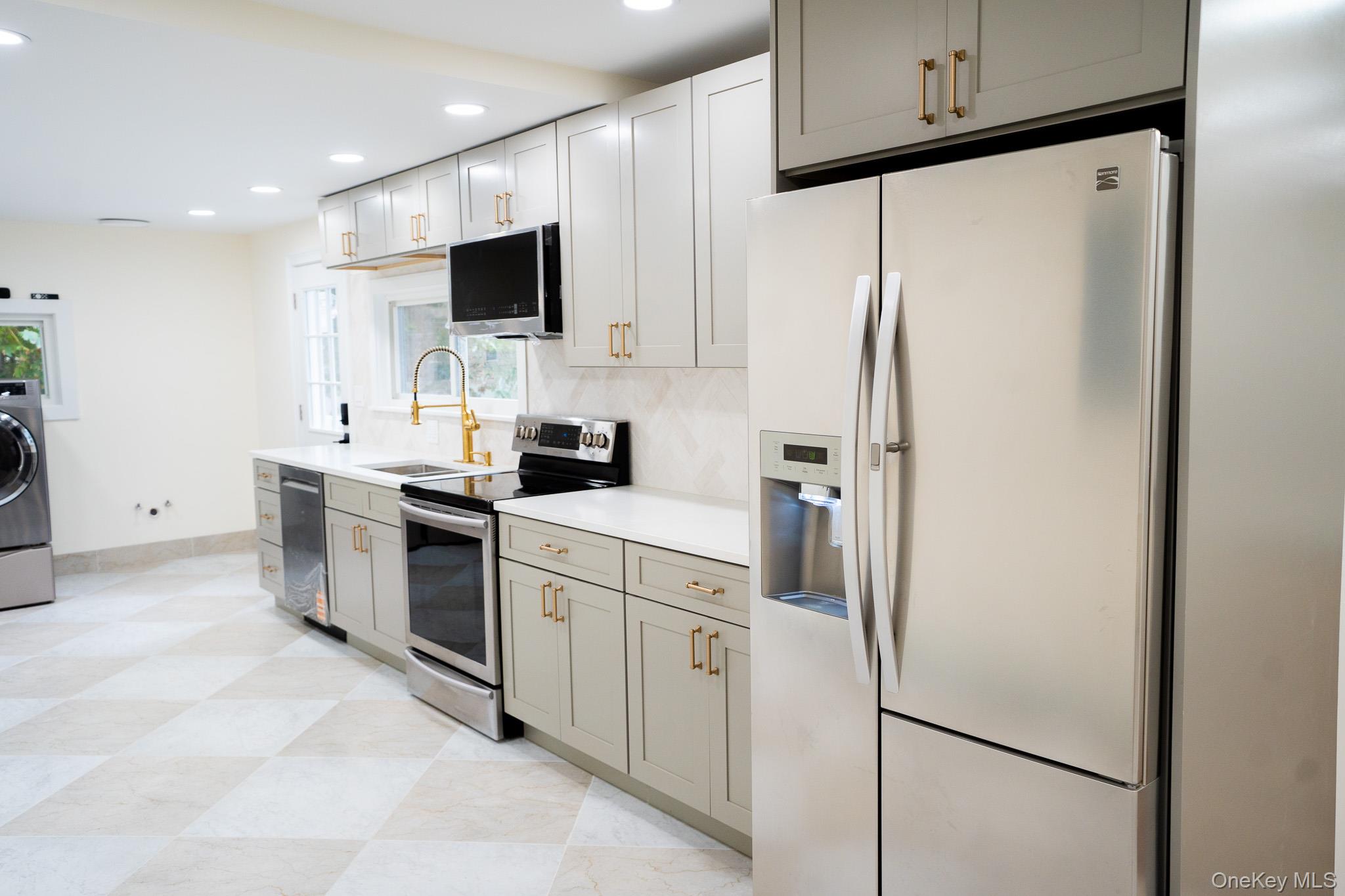 1264 Broadway Avenue, Holbrook, NY 11741