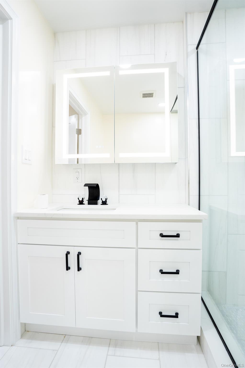 1264 Broadway Avenue, Holbrook, NY 11741