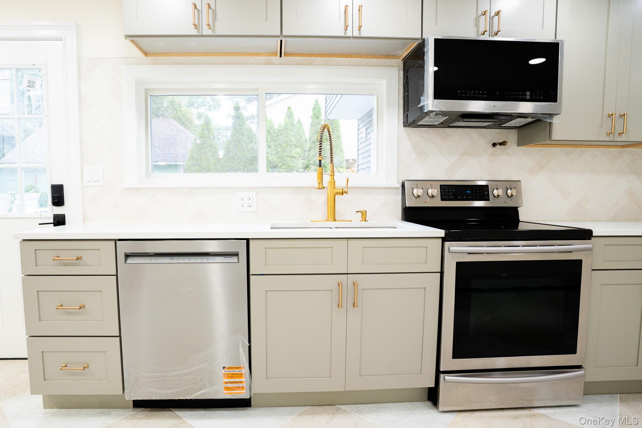 1264 Broadway Avenue, Holbrook, NY 11741