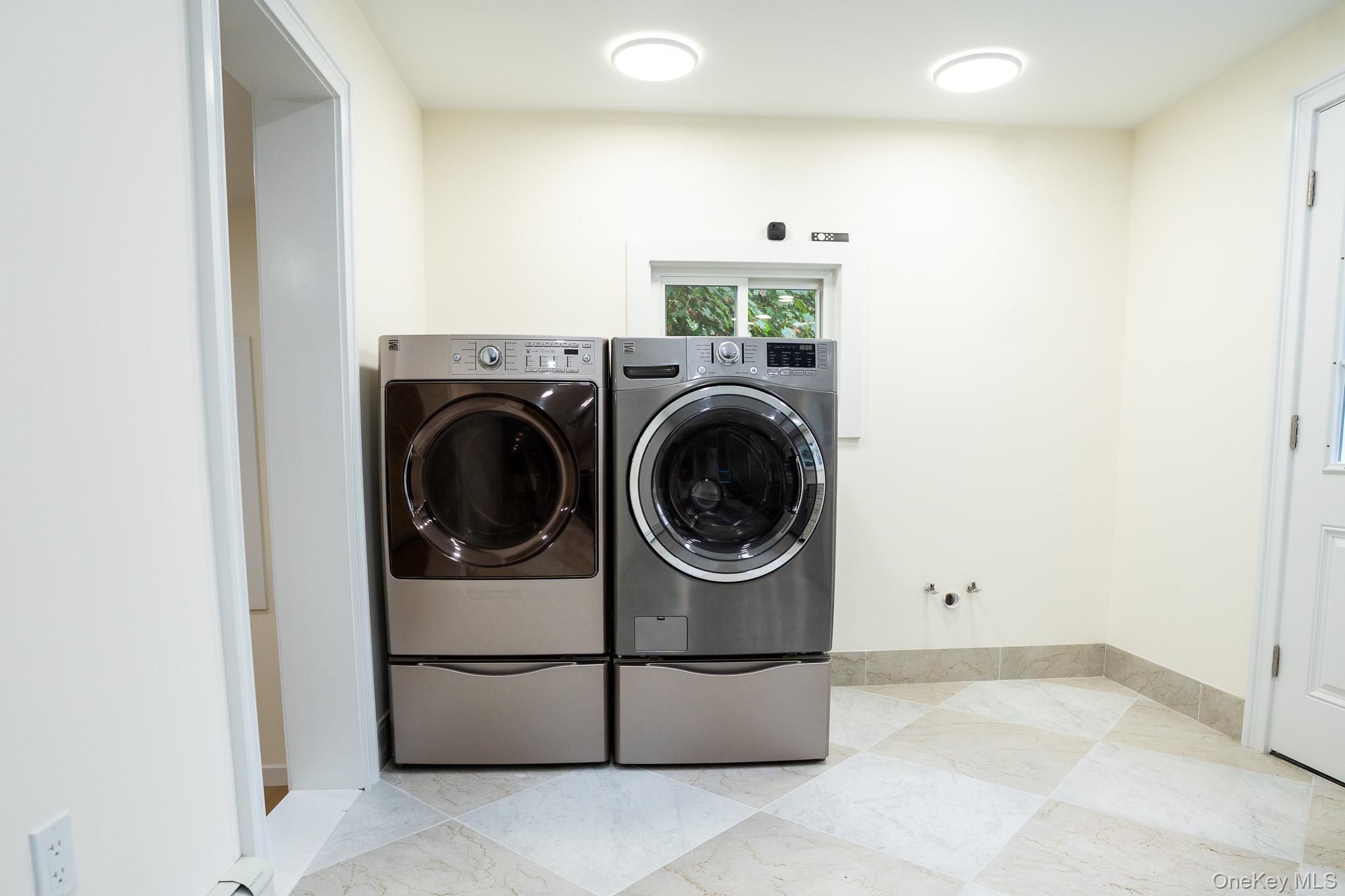 1264 Broadway Avenue, Holbrook, NY 11741