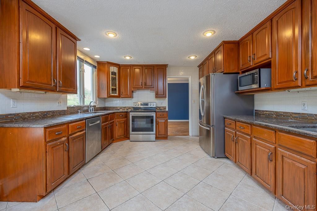 132 Neptune Drive, Monroe, NY 10950