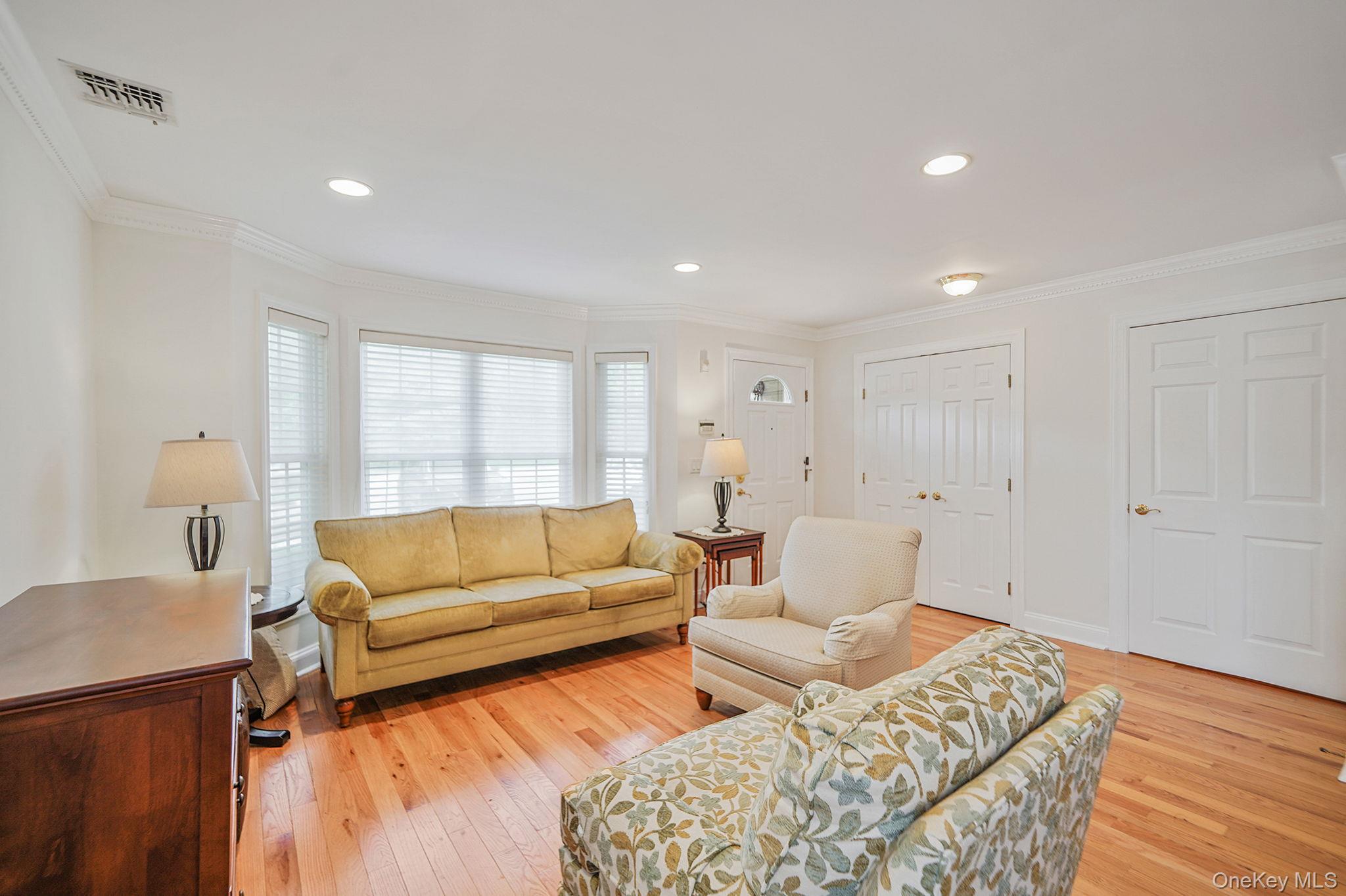 935 Altessa Boulevard, Melville, NY 11747