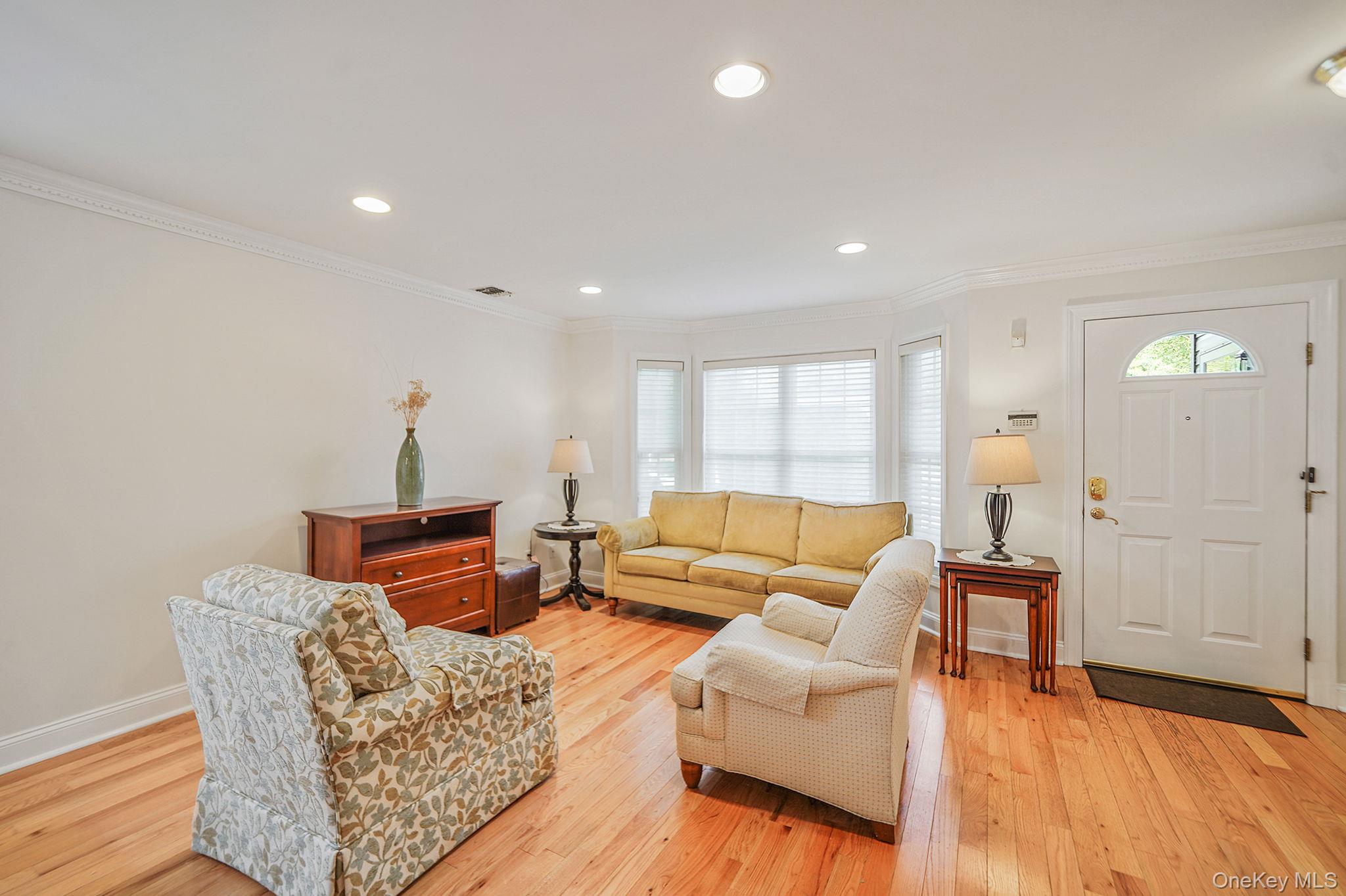 935 Altessa Boulevard, Melville, NY 11747