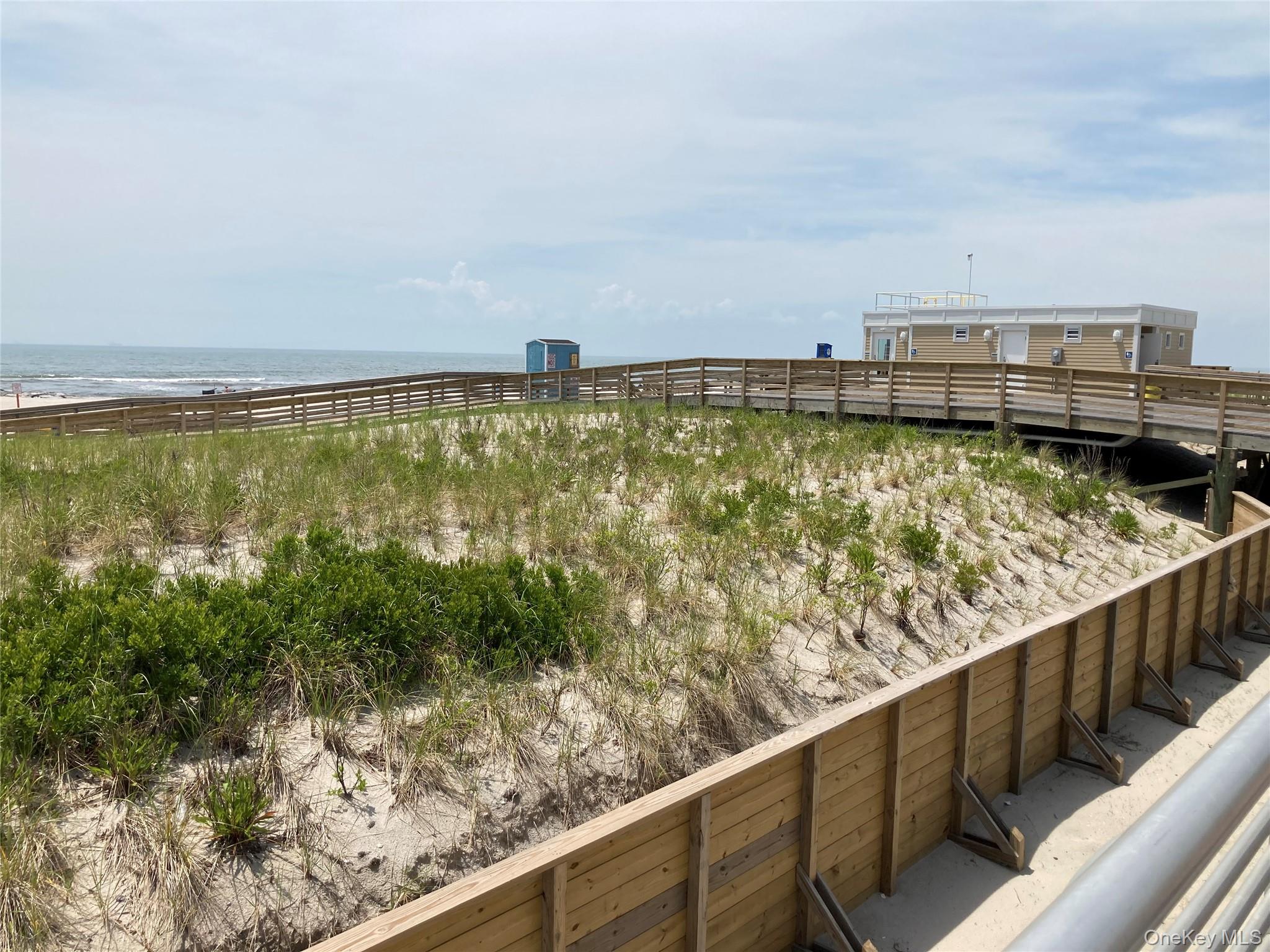 780 W Broadway # 5J, Long Beach, NY 11561