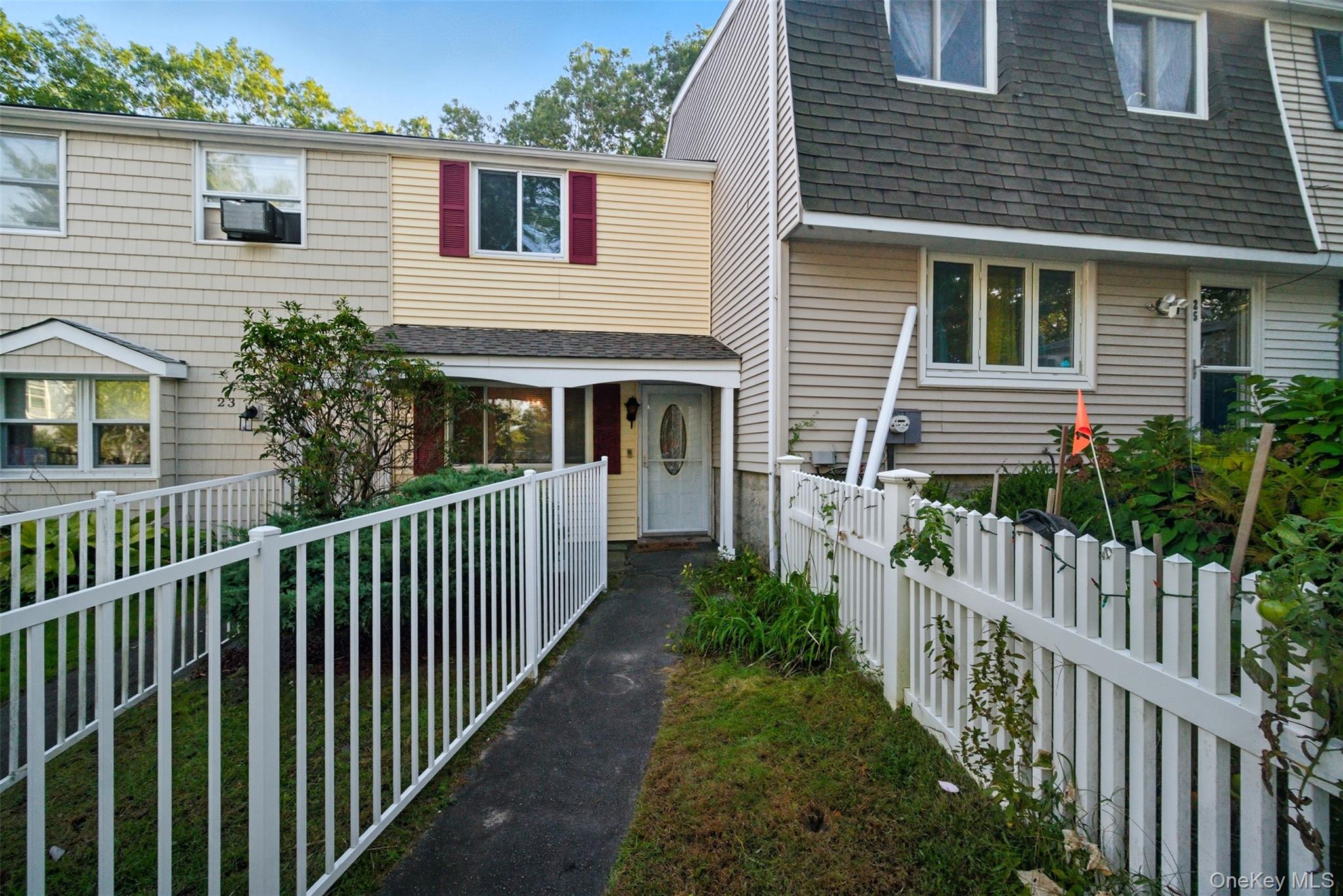 24 Wooded Way, Calverton, NY 11933