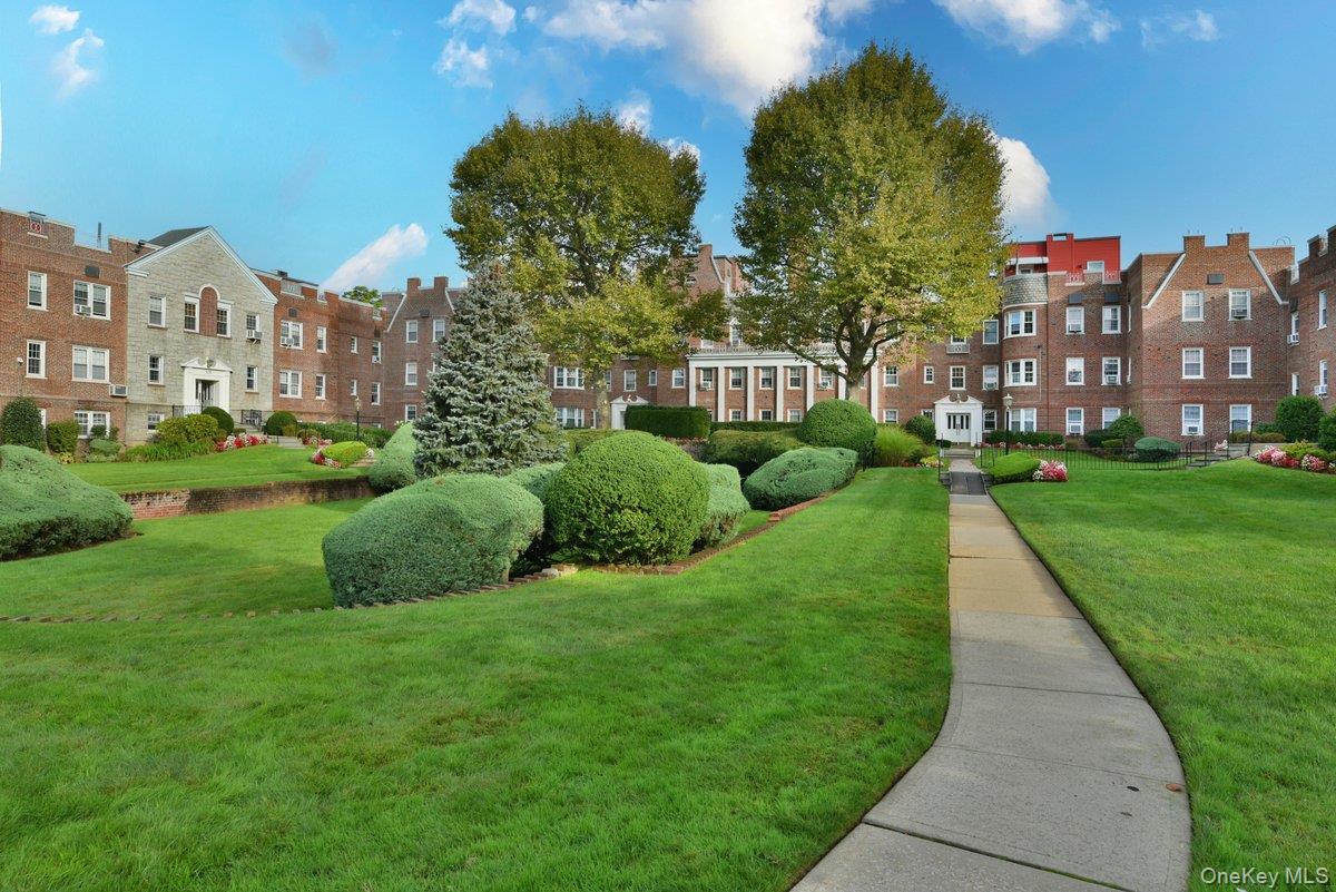 106 S Village Avenue # 1D, Rockville Centre, NY 11572
