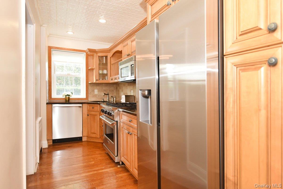 106 S Village Avenue # 1D, Rockville Centre, NY 11572