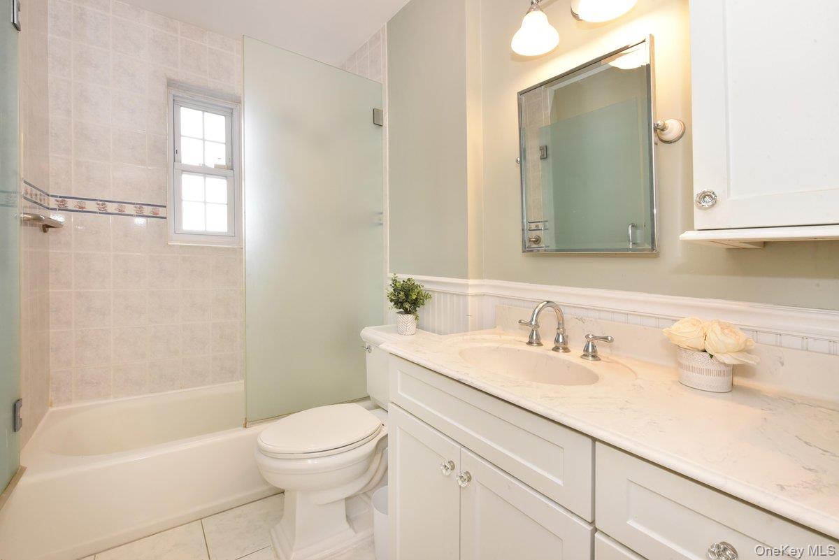 106 S Village Avenue # 1D, Rockville Centre, NY 11572