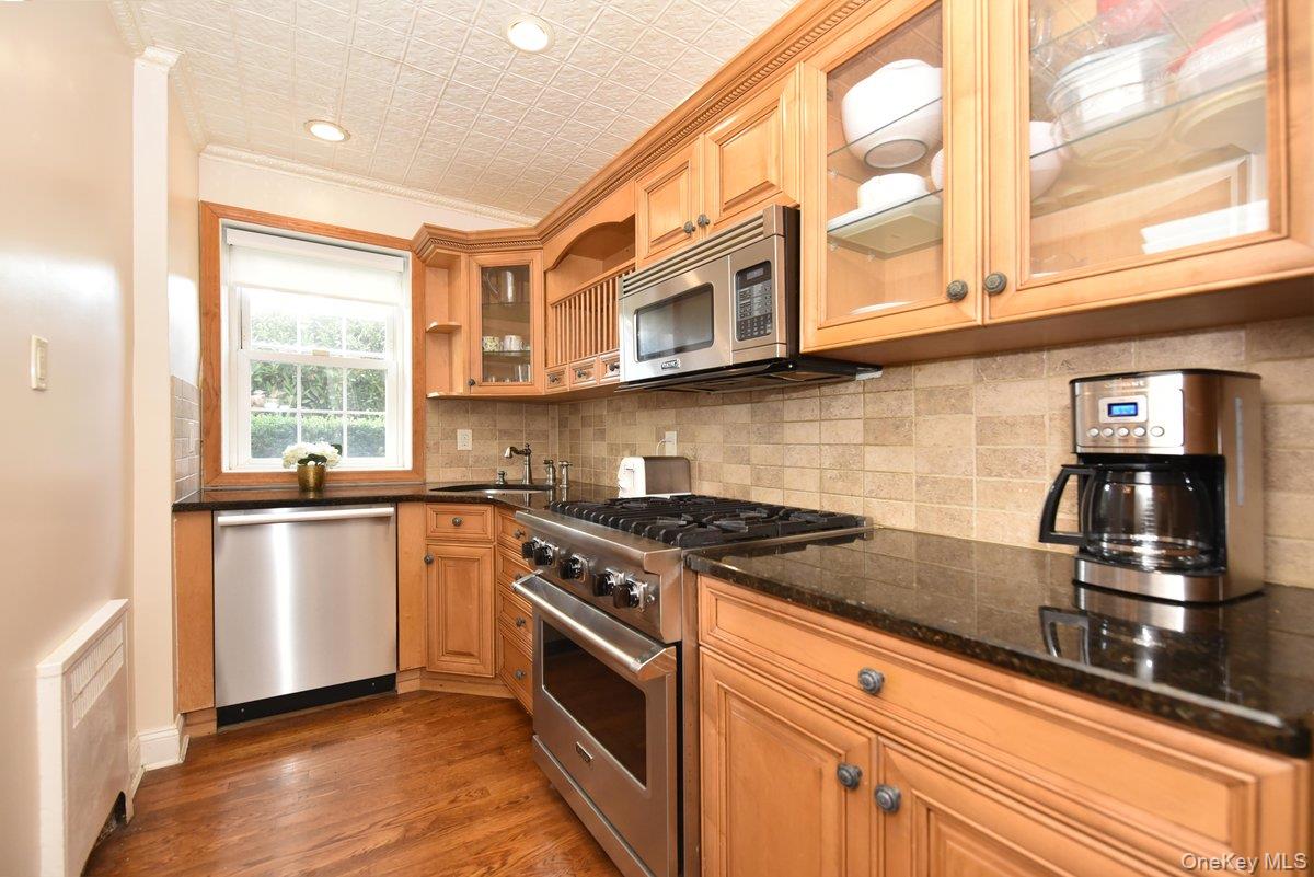 106 S Village Avenue # 1D, Rockville Centre, NY 11572