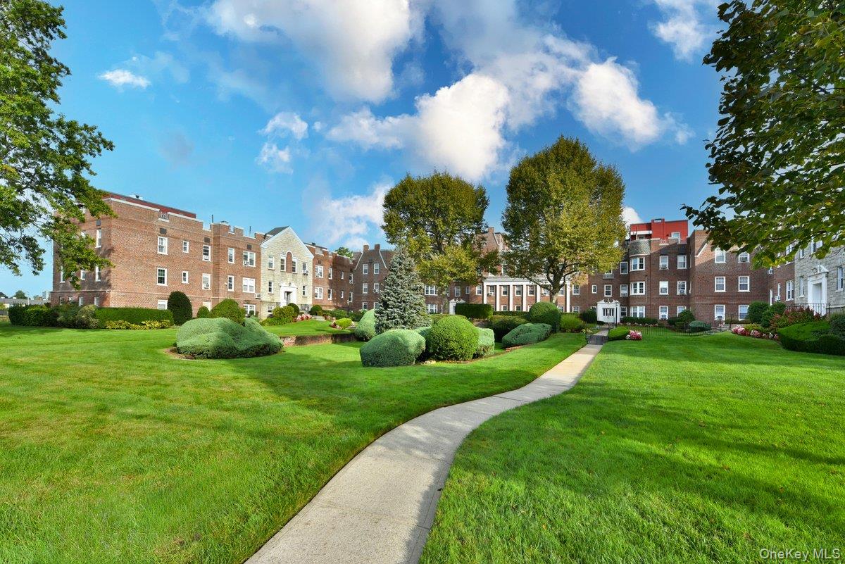 106 S Village Avenue # 1D, Rockville Centre, NY 11572