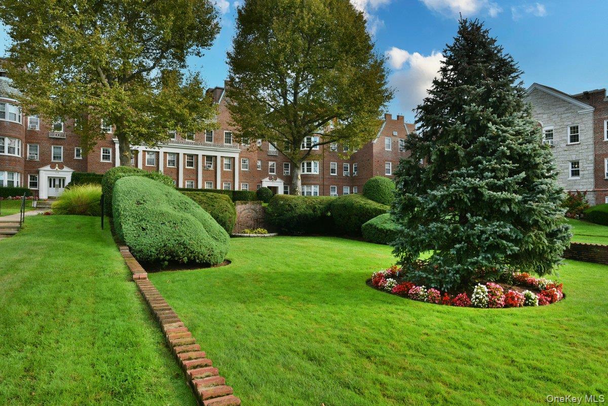 106 S Village Avenue # 1D, Rockville Centre, NY 11572