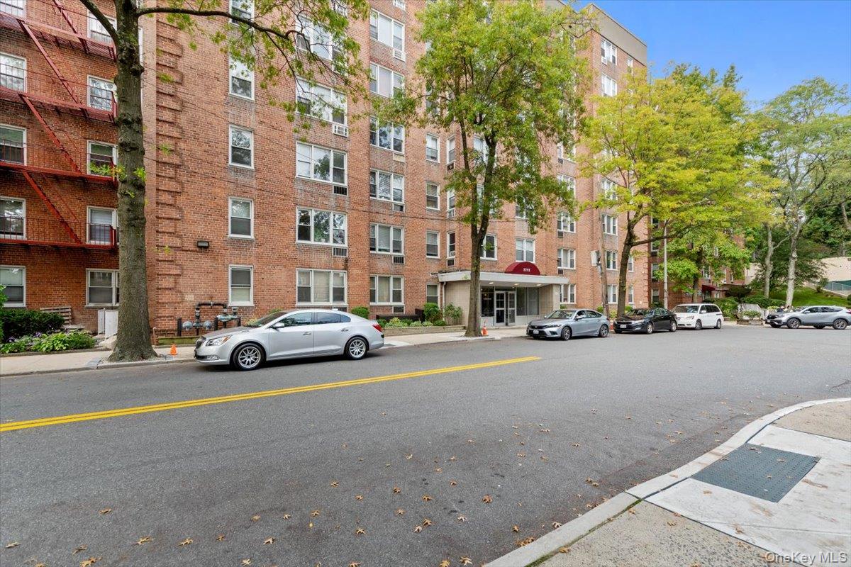 5 Sadore Lane # 5P, Yonkers, NY 10710