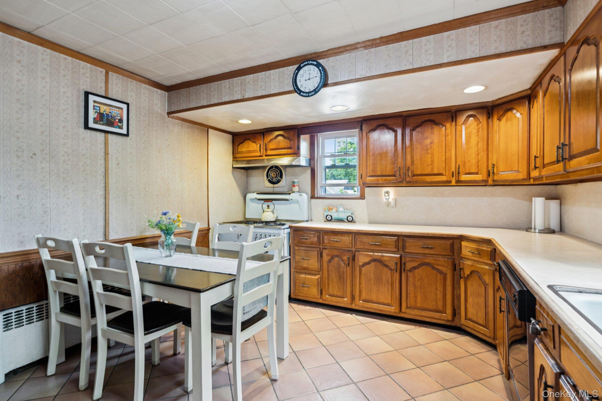 24 3rd Avenue, Central Islip, NY 11722