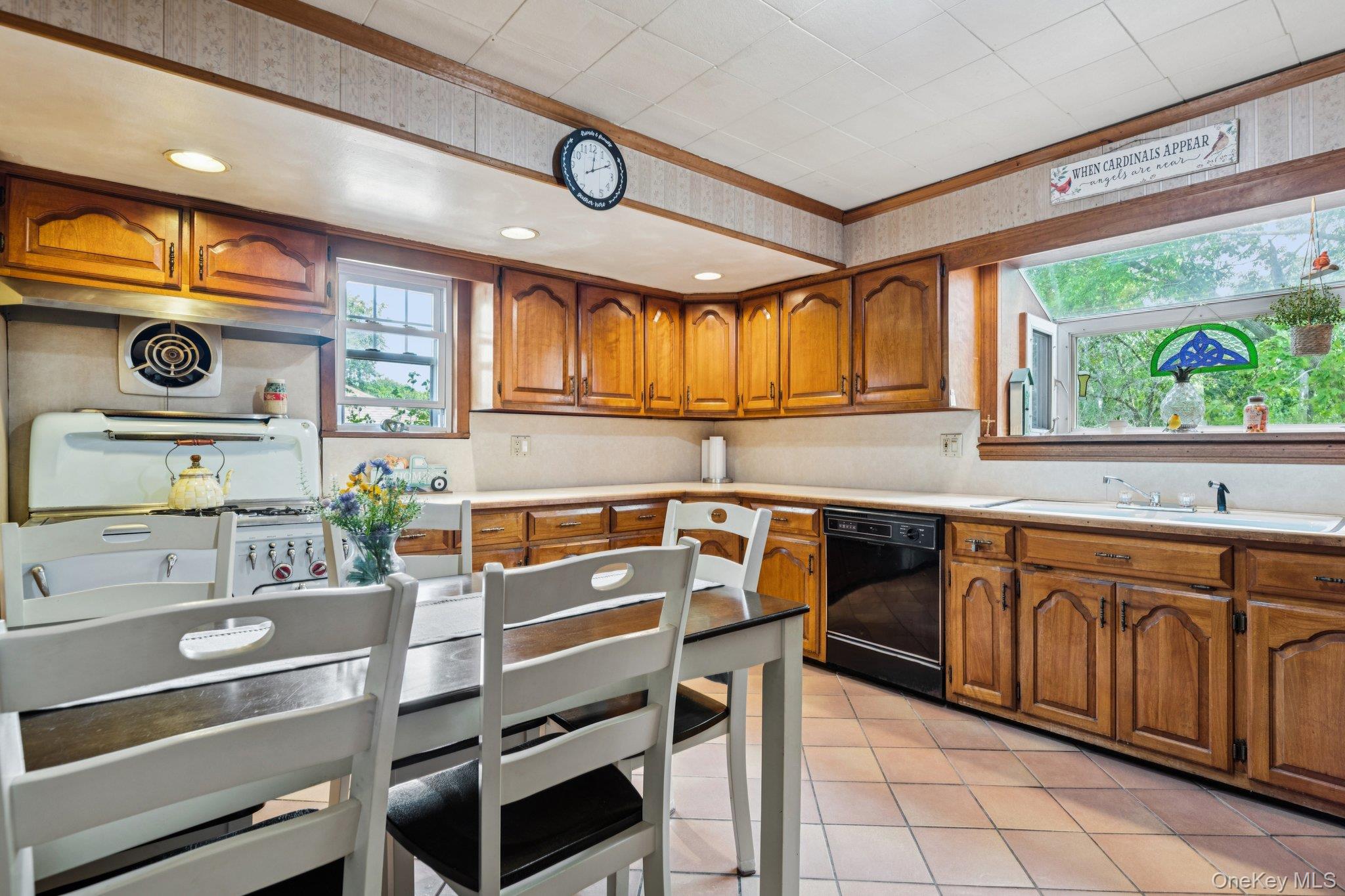 24 3rd Avenue, Central Islip, NY 11722