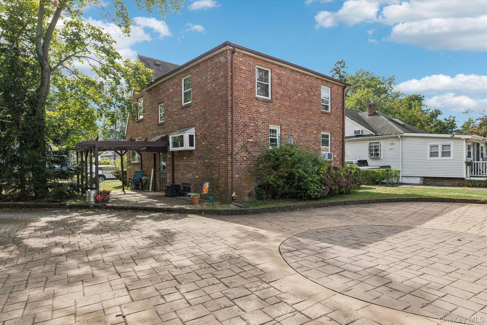 24 3rd Avenue, Central Islip, NY 11722