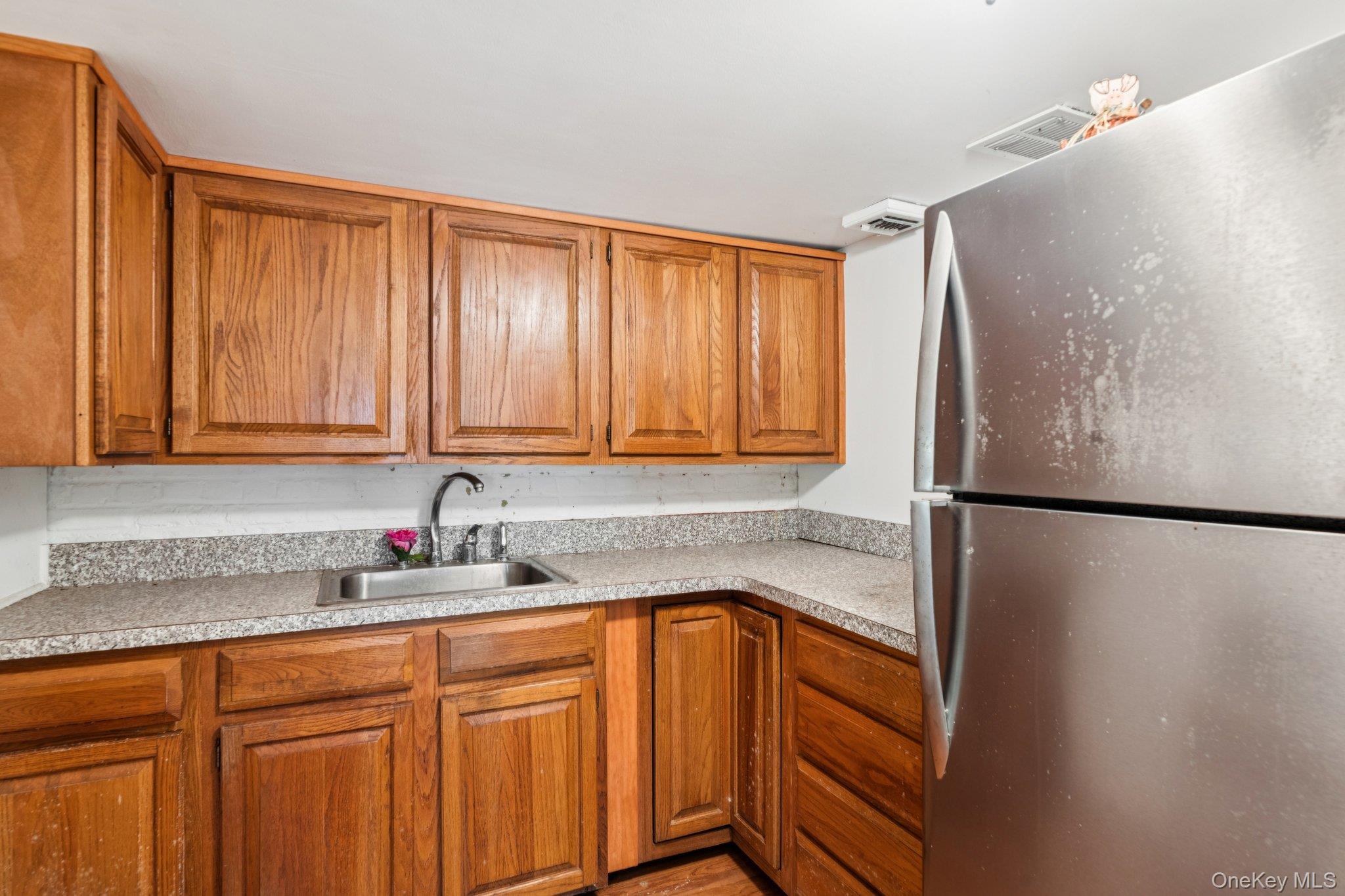 24 3rd Avenue, Central Islip, NY 11722