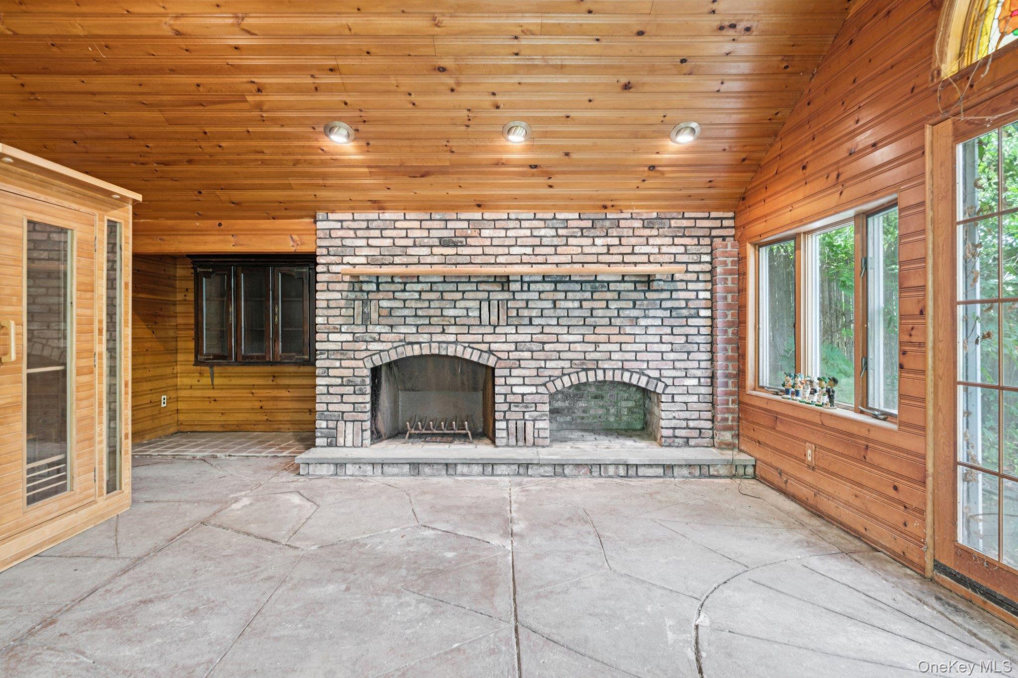 24 3rd Avenue, Central Islip, NY 11722