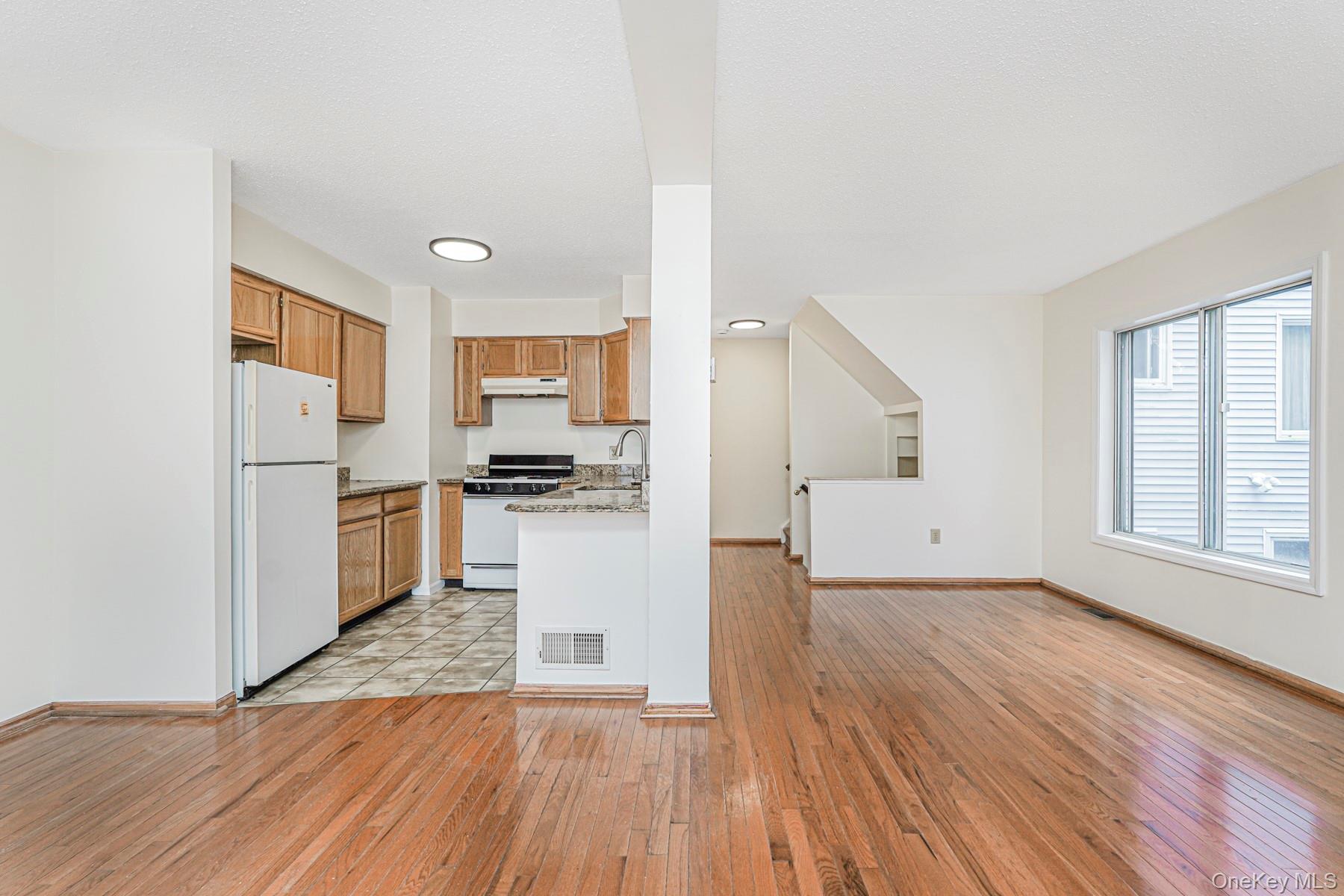 670 Ilyssa Way, Staten Island, NY 10312