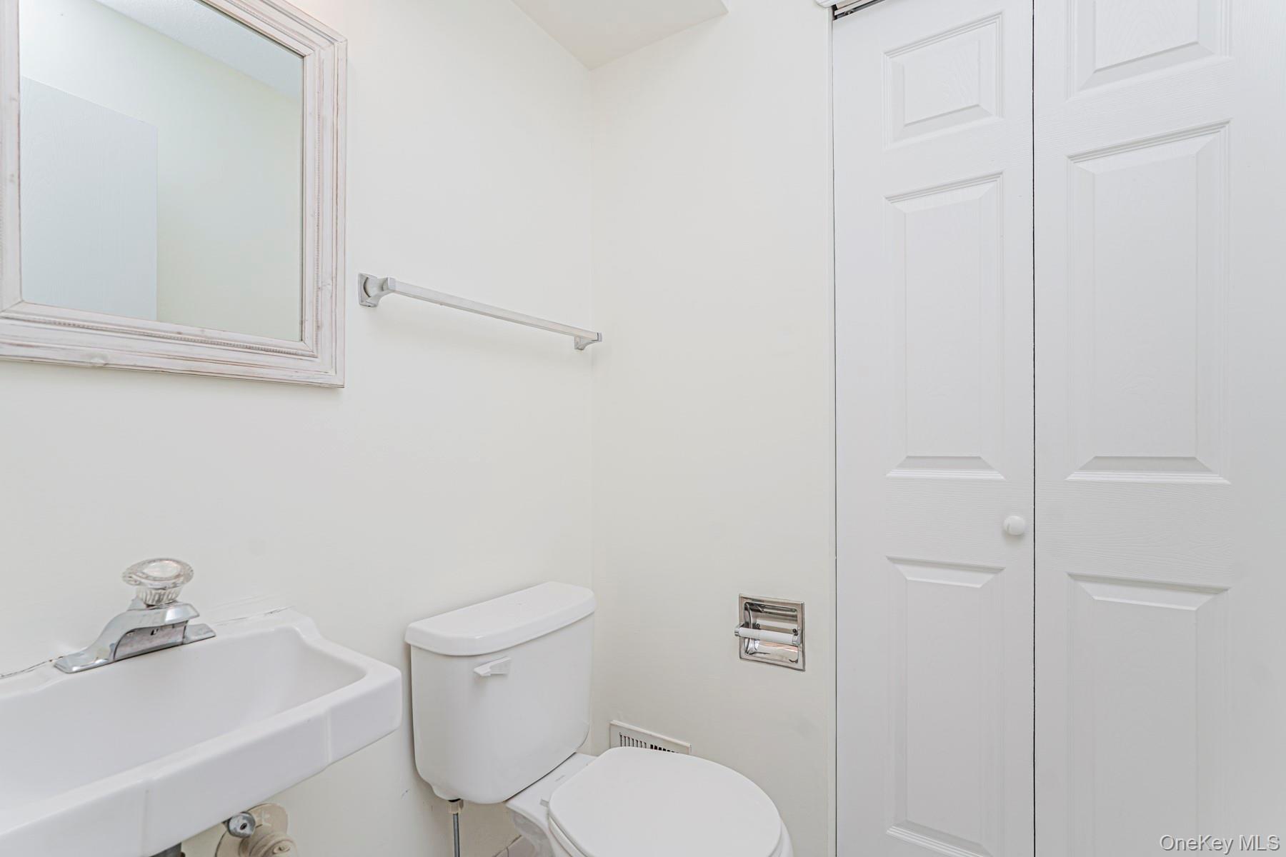 670 Ilyssa Way, Staten Island, NY 10312