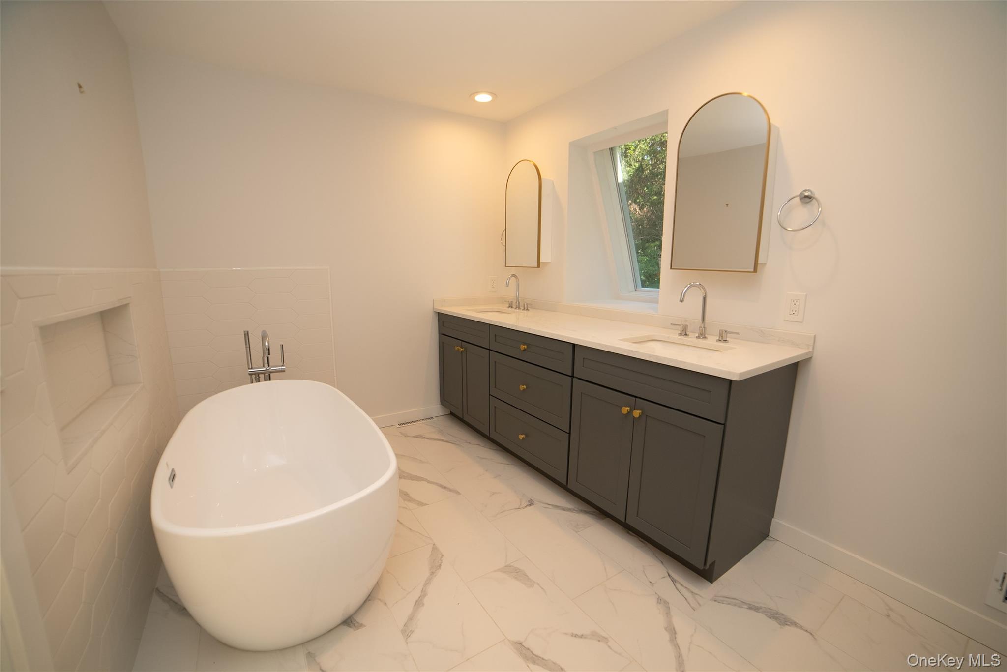 704 Short Beach Road, Nissequogue, NY 11780