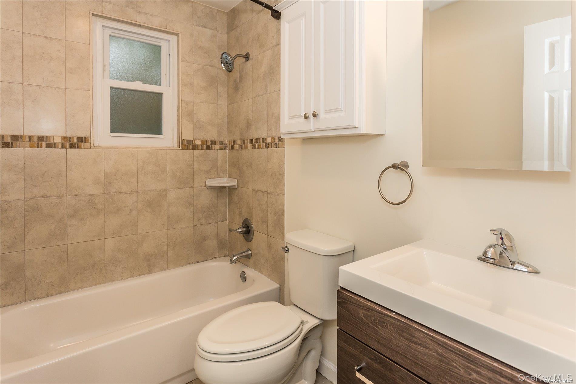 15 Pilot Street, Hempstead, NY 11550