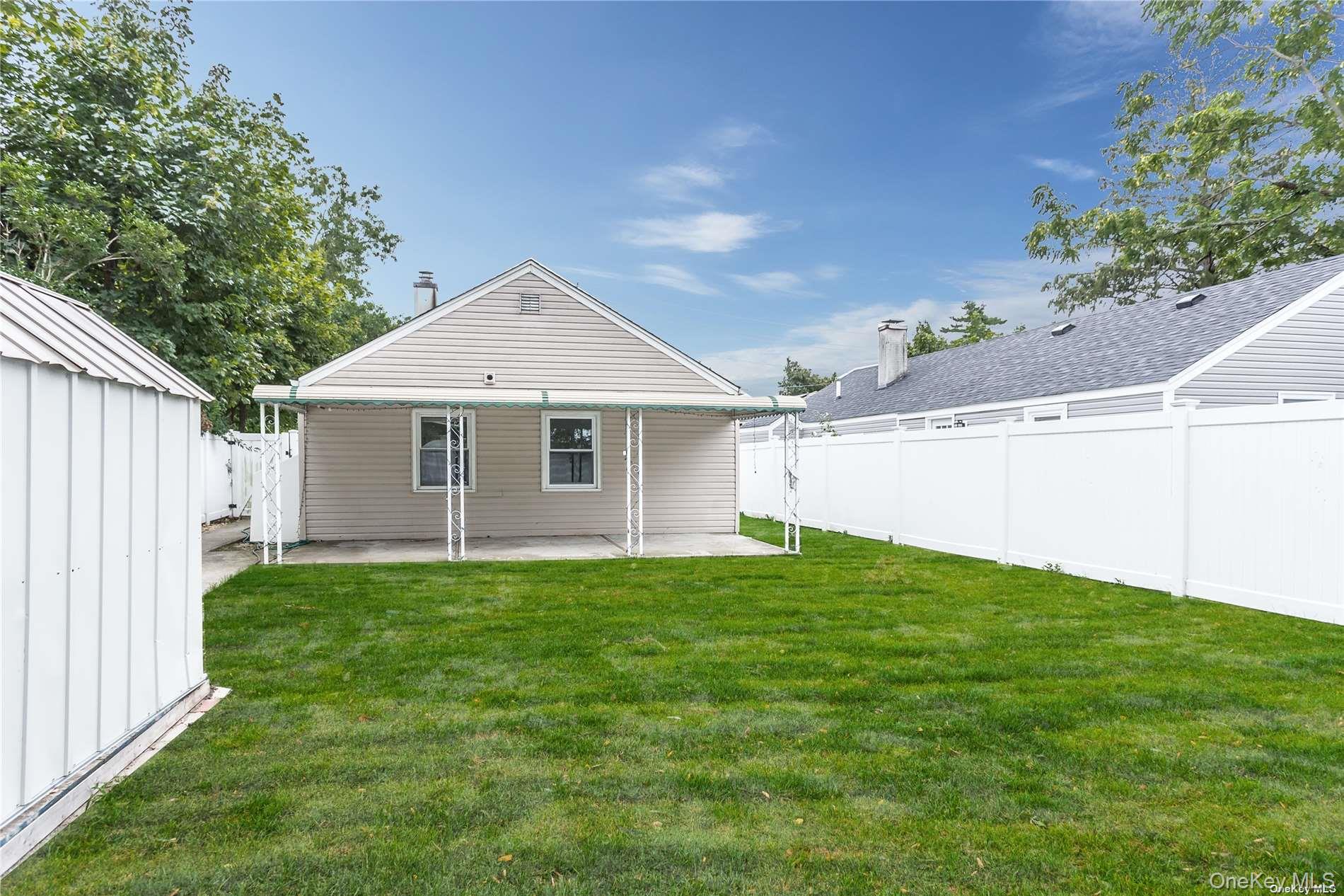 15 Pilot Street, Hempstead, NY 11550