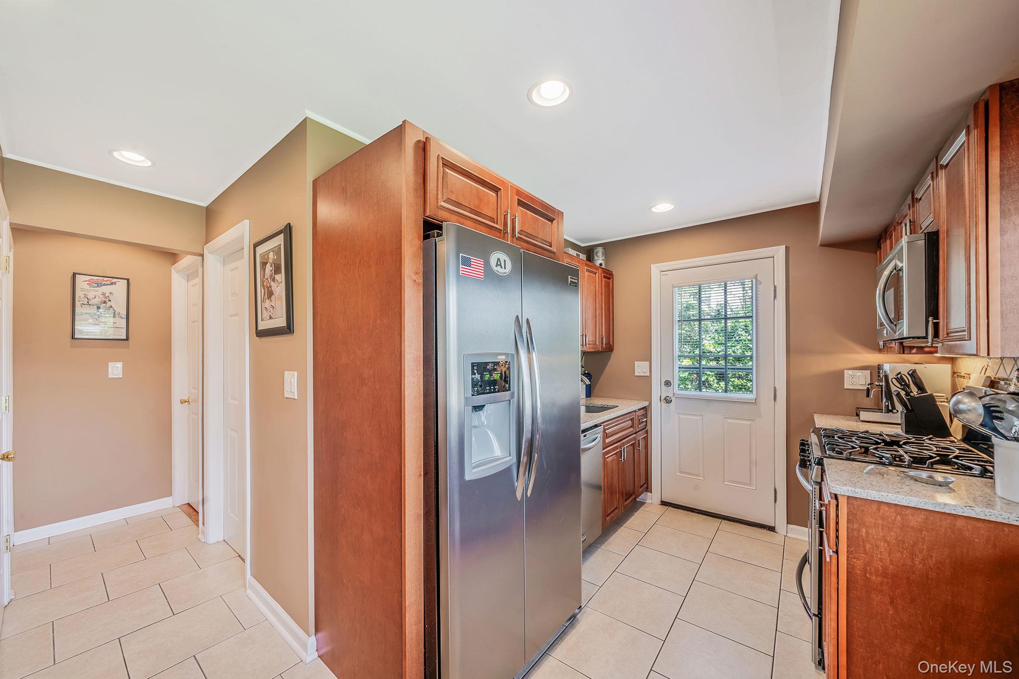 5 Hileen Drive, Kings Park, NY 11754