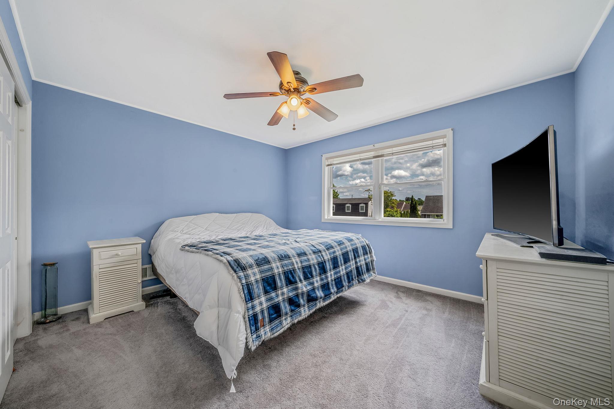 5 Hileen Drive, Kings Park, NY 11754