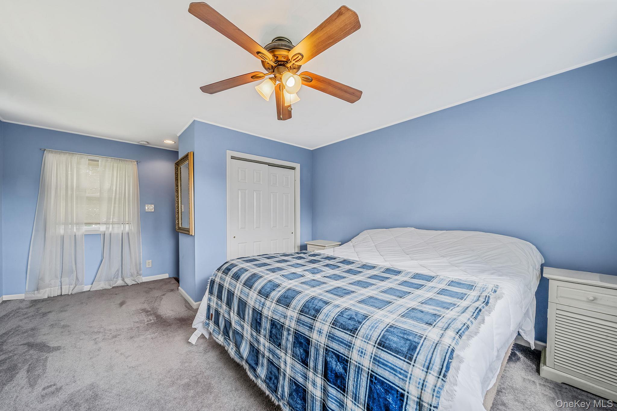 5 Hileen Drive, Kings Park, NY 11754