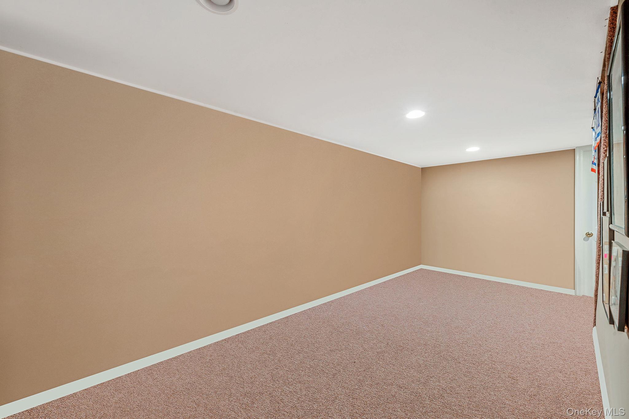 5 Hileen Drive, Kings Park, NY 11754