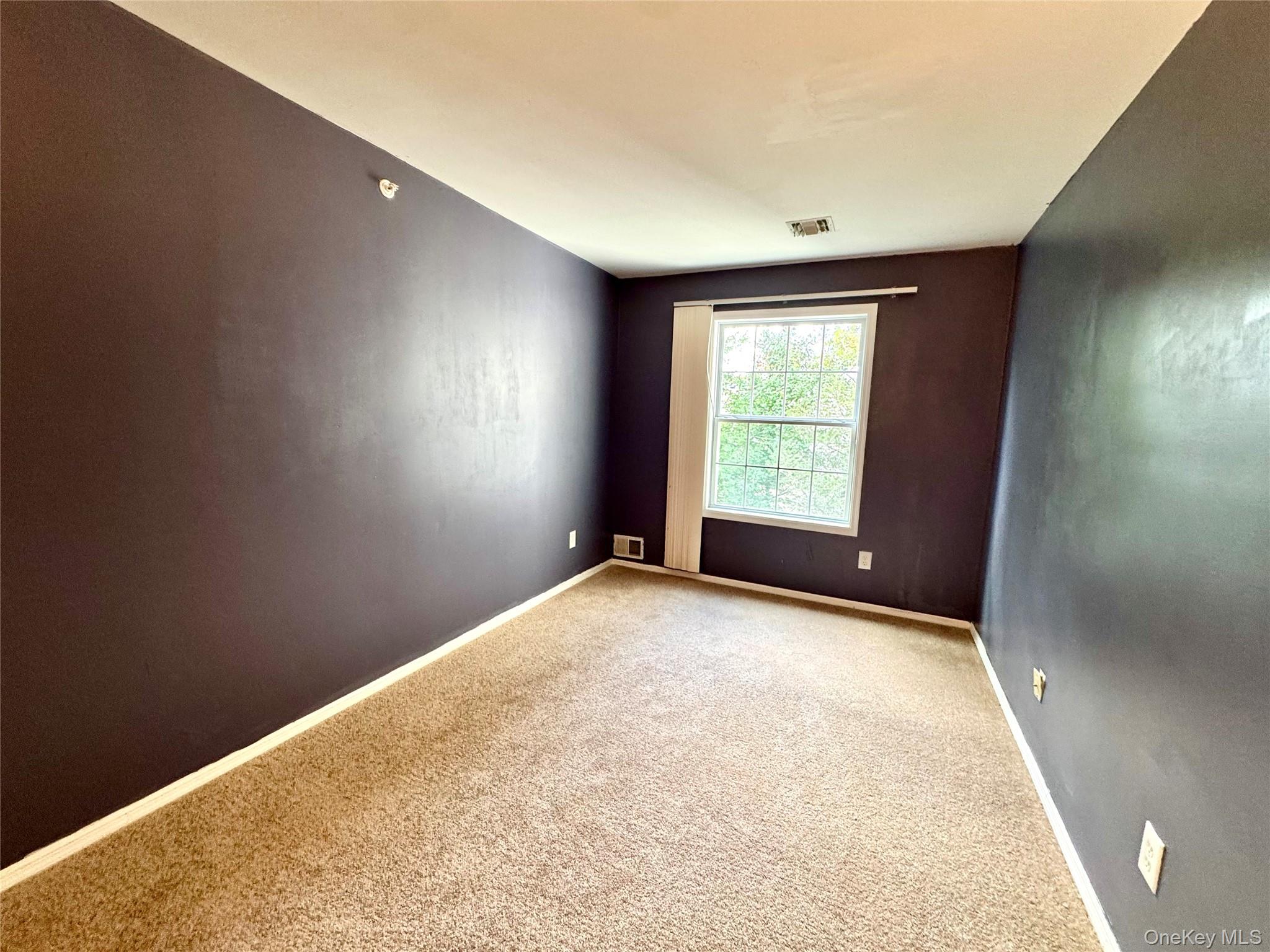 87 Kettles Lane, Medford, NY 11763