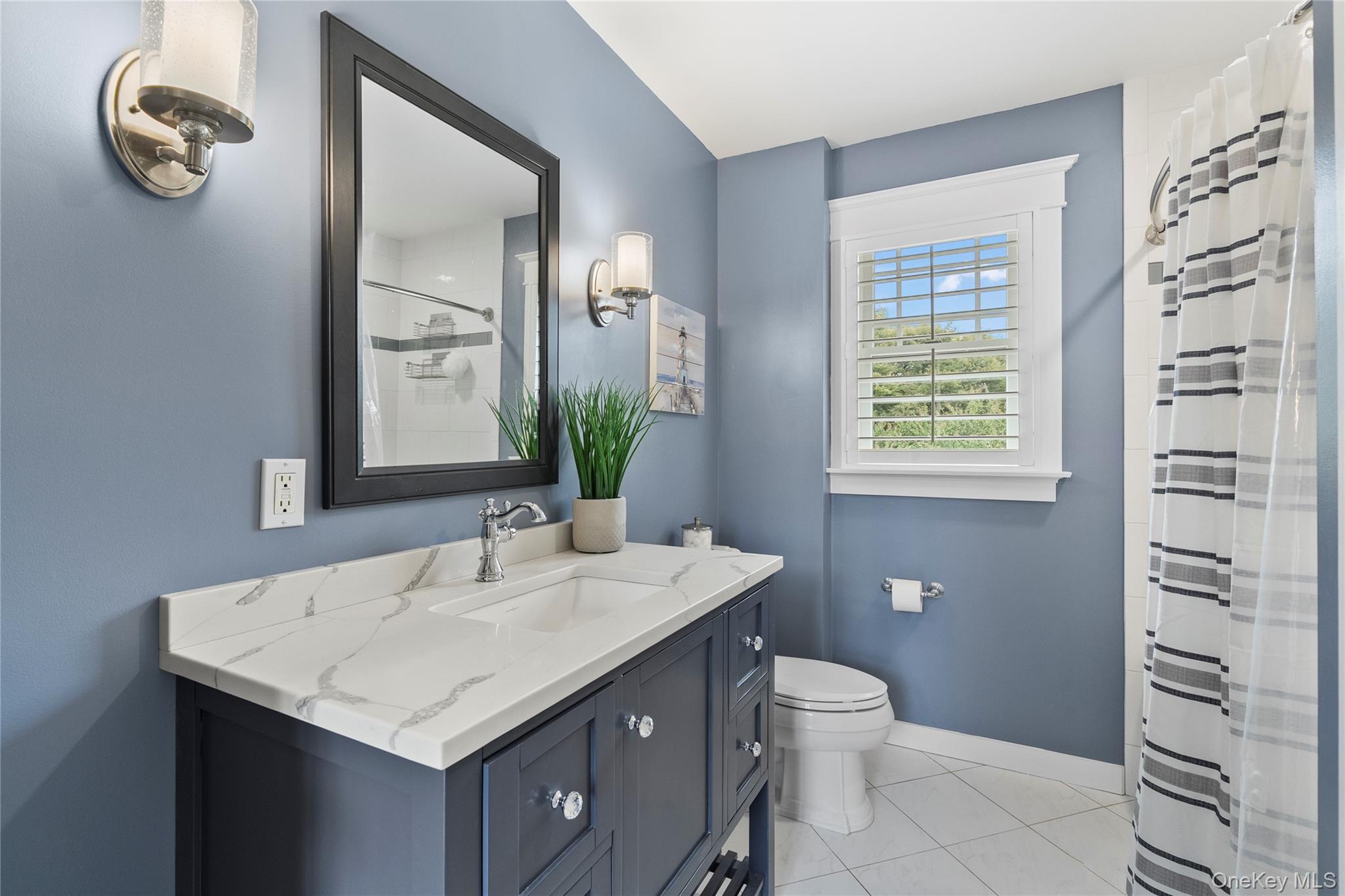 33 Robbins Avenue, Babylon, NY 11702