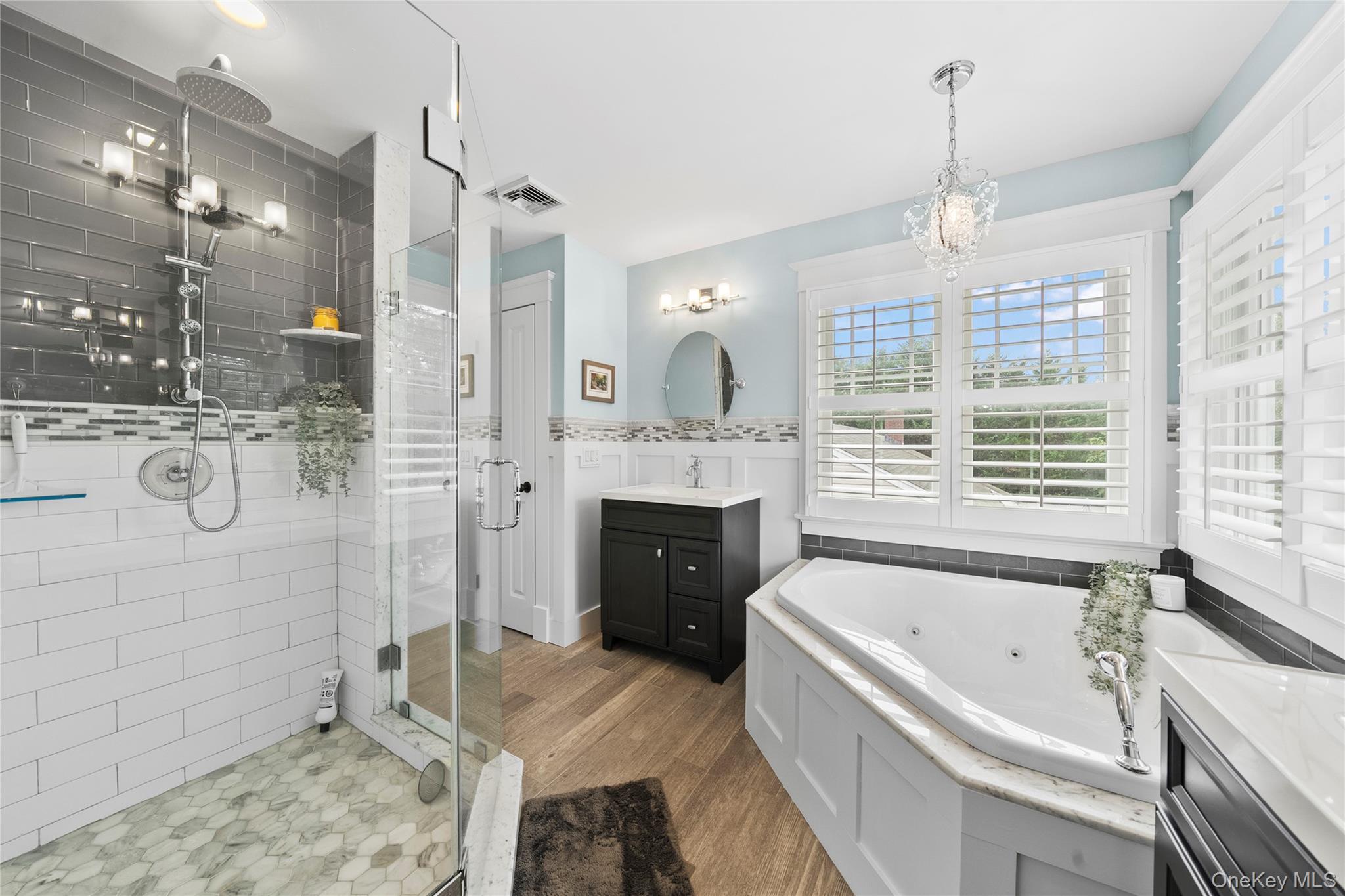 33 Robbins Avenue, Babylon, NY 11702