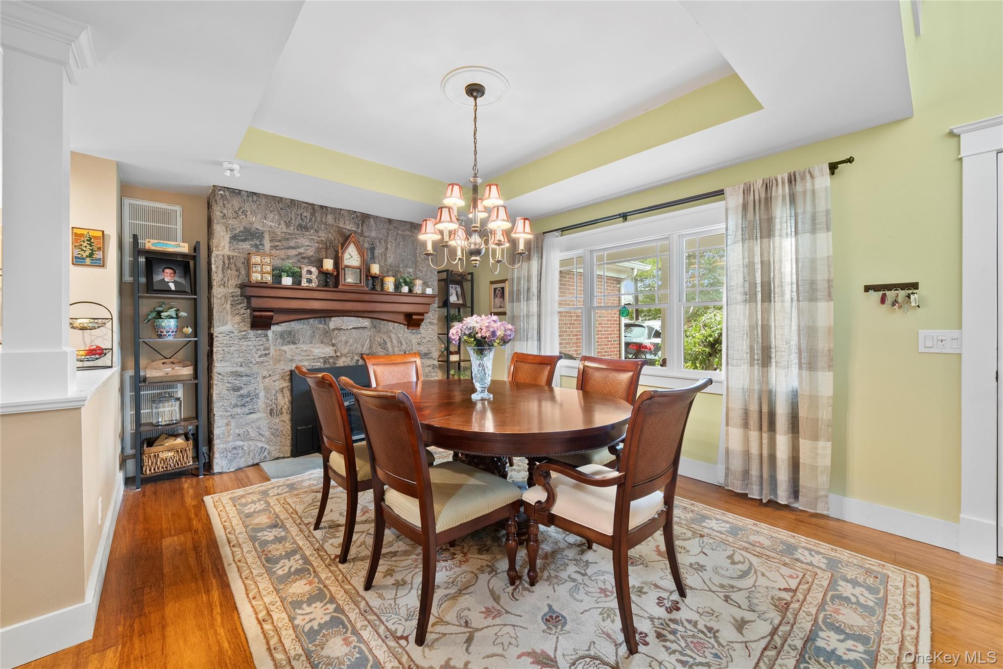 33 Robbins Avenue, Babylon, NY 11702