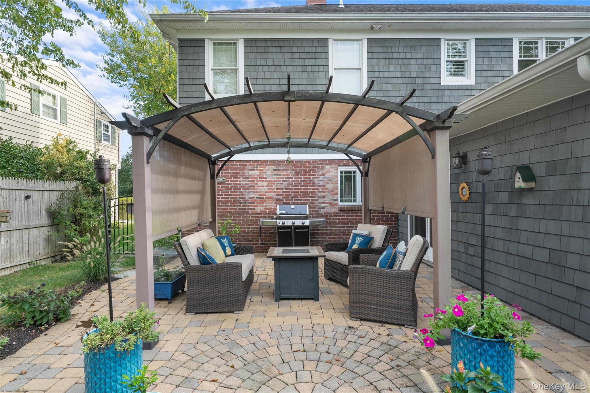 33 Robbins Avenue, Babylon, NY 11702