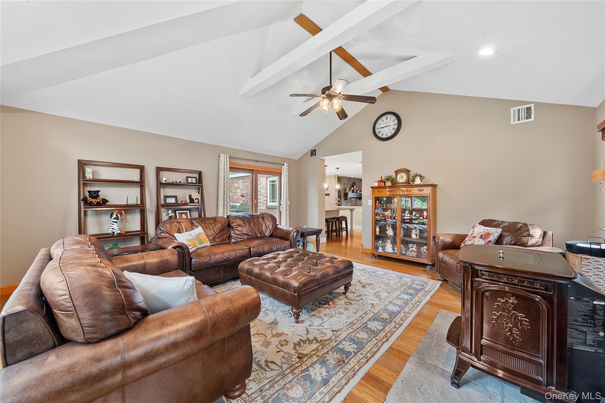 33 Robbins Avenue, Babylon, NY 11702