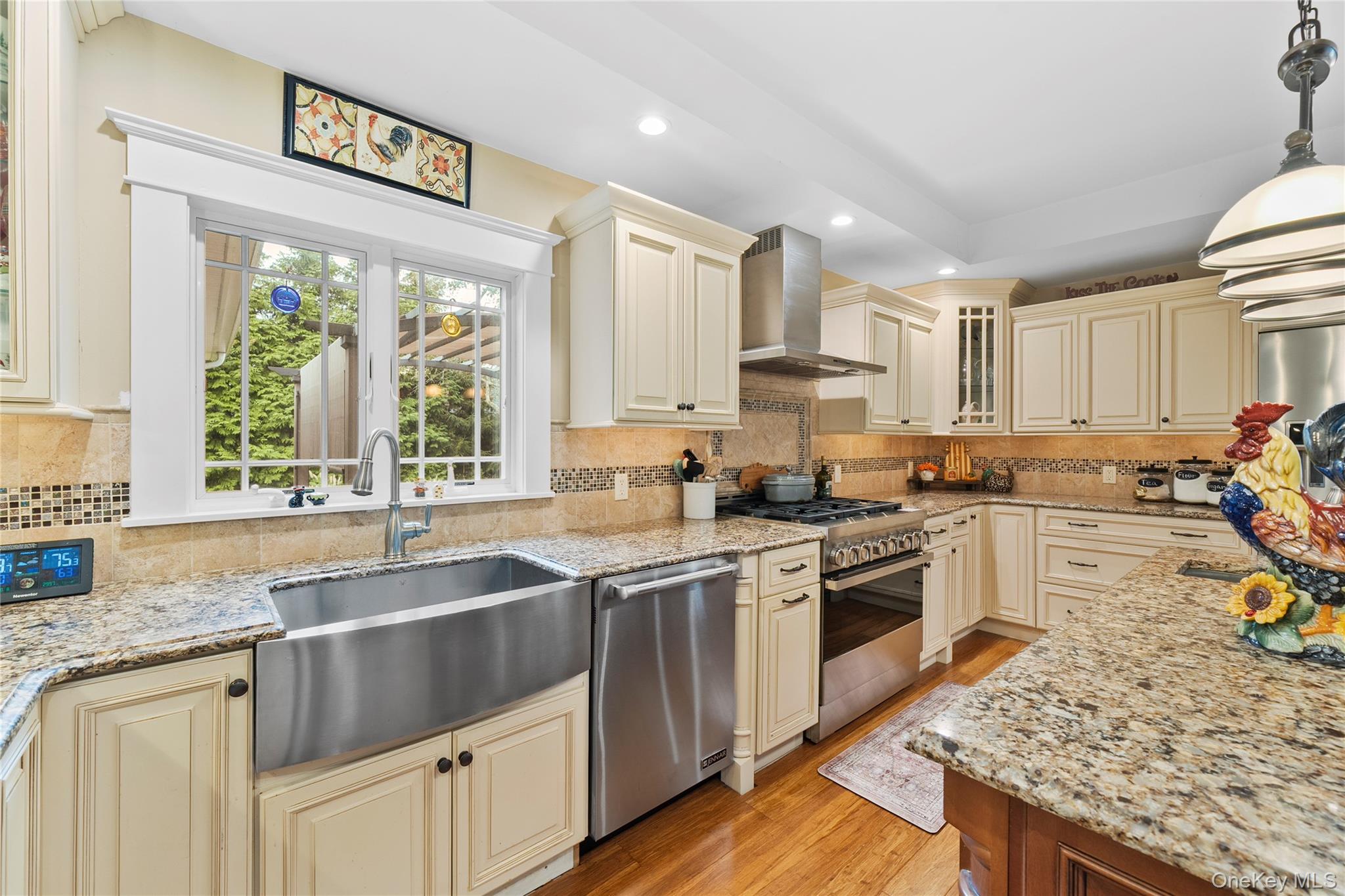 33 Robbins Avenue, Babylon, NY 11702